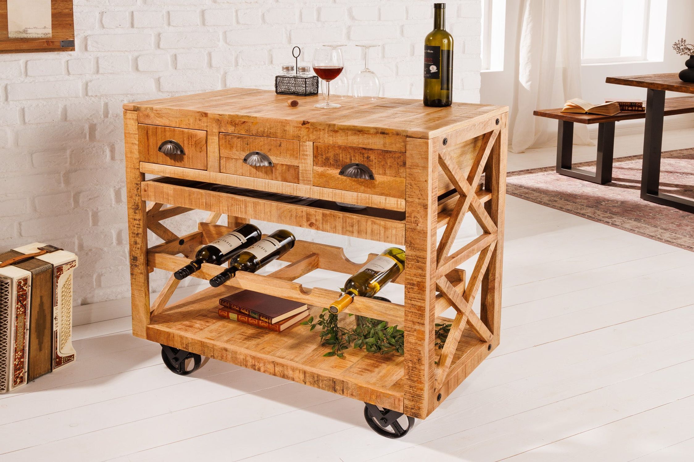 Armoire-bar à roulettes en manguier massif L : 86 cm Industrial