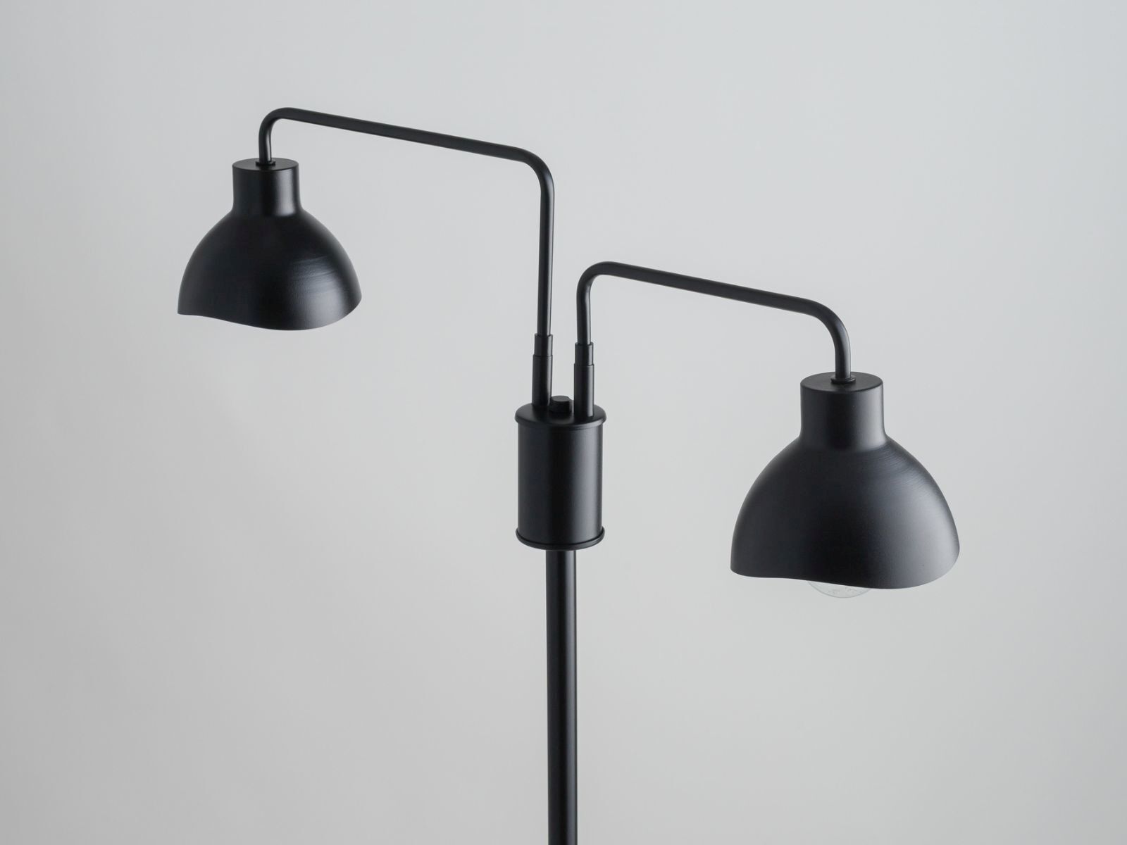 Lampadaire noir métal blanc grand 162 cm E27 Lire Lampadaire noir métal blanc grand 162 cm E27 Lire