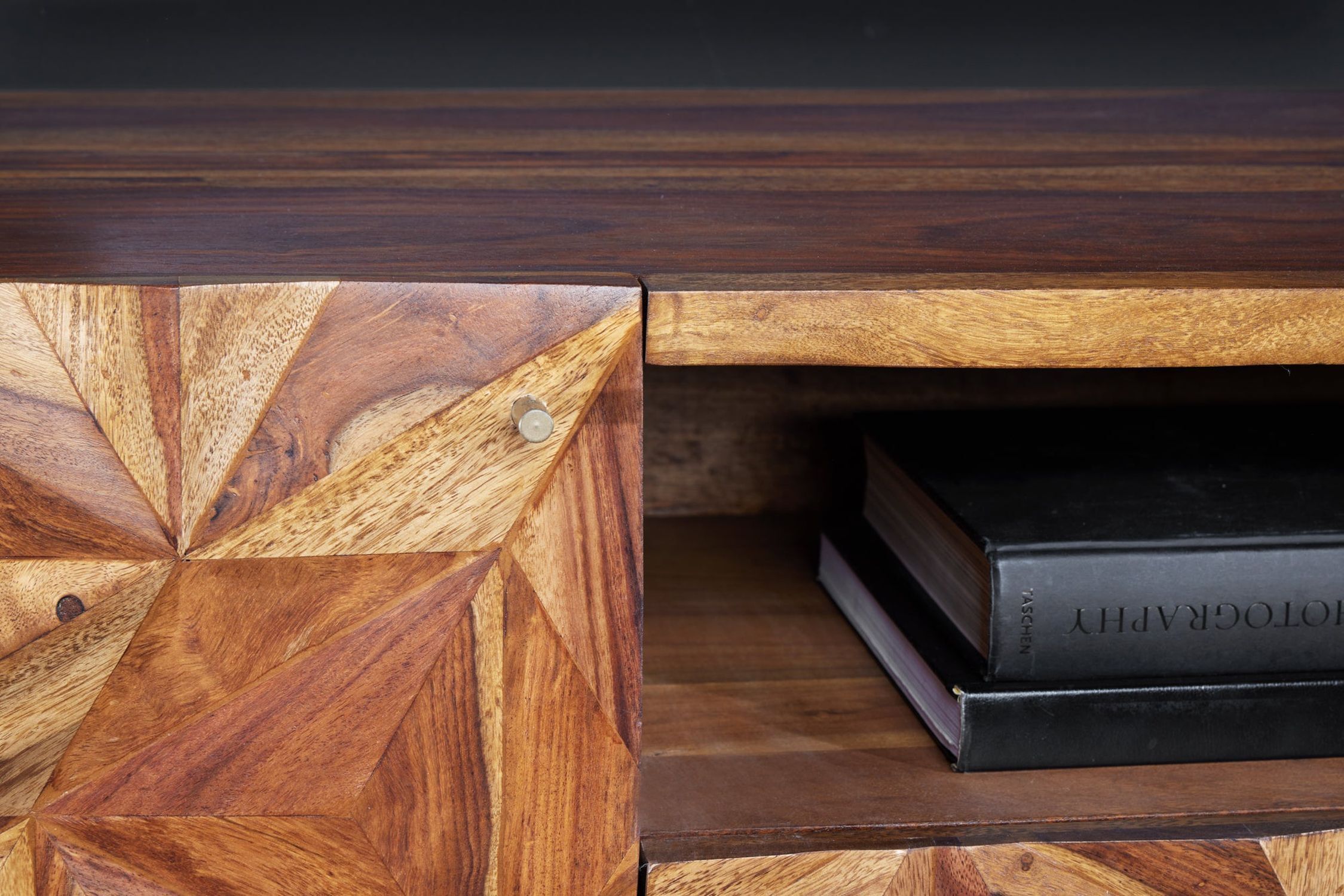 Massives TV Lowboard 160 cm breit Sheesham Holz dekorativ Hartholz, Gebeiztes Holz, Holz, Innenarchitektur, Buch