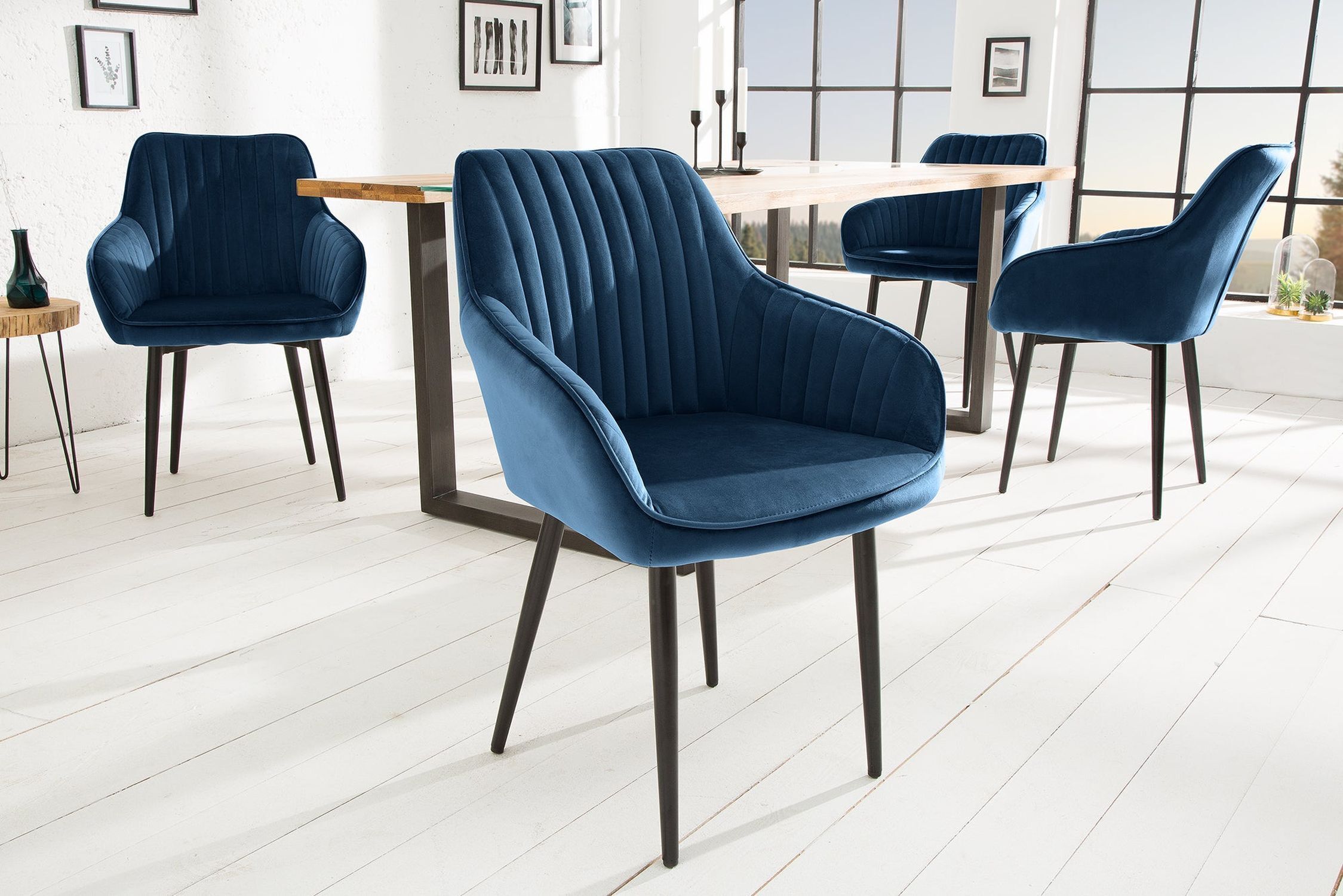 Esszimmerstuhl Samt Metall in Blau Schwarz mit Armlehne Moebel, Drinnen, Stuhl, Gebäude, Lounge