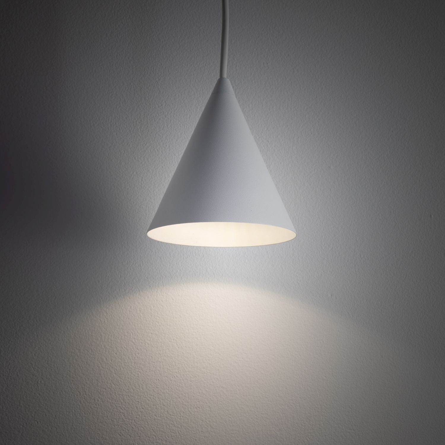Suspension ronde blanche Ø11 cm GU10 métal cône