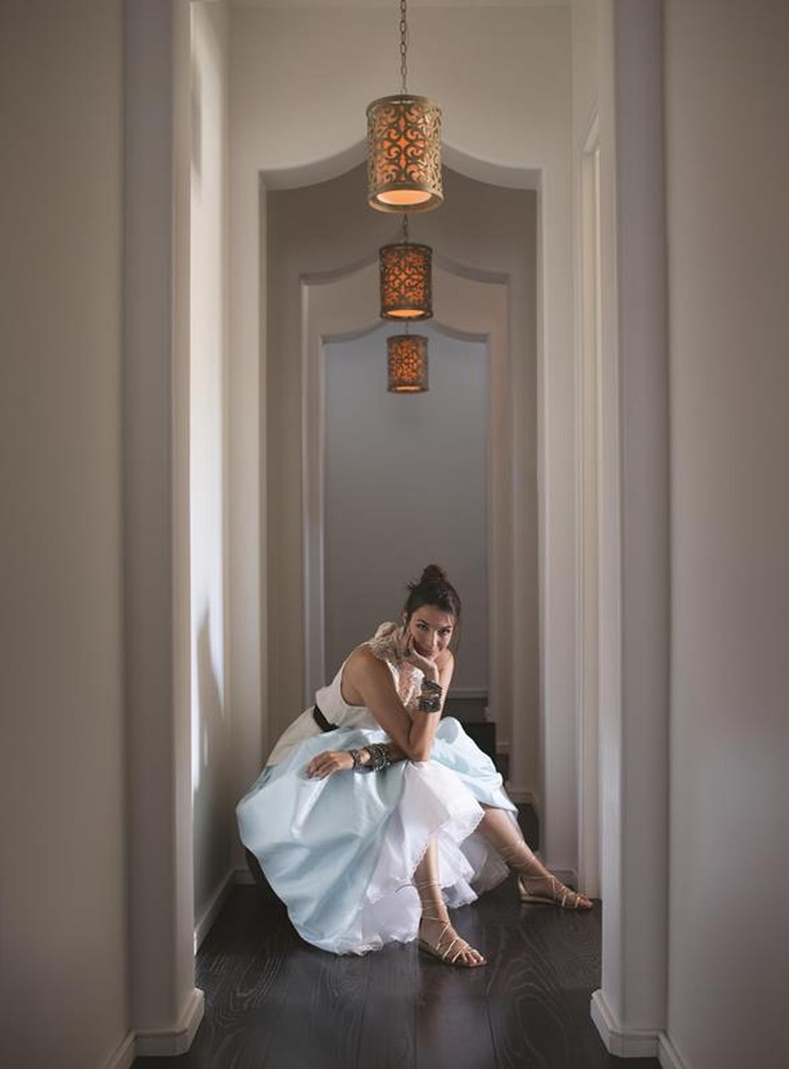 Kleid, Formelle Kleidung, Hochzeitskleid, Person, Sitzen