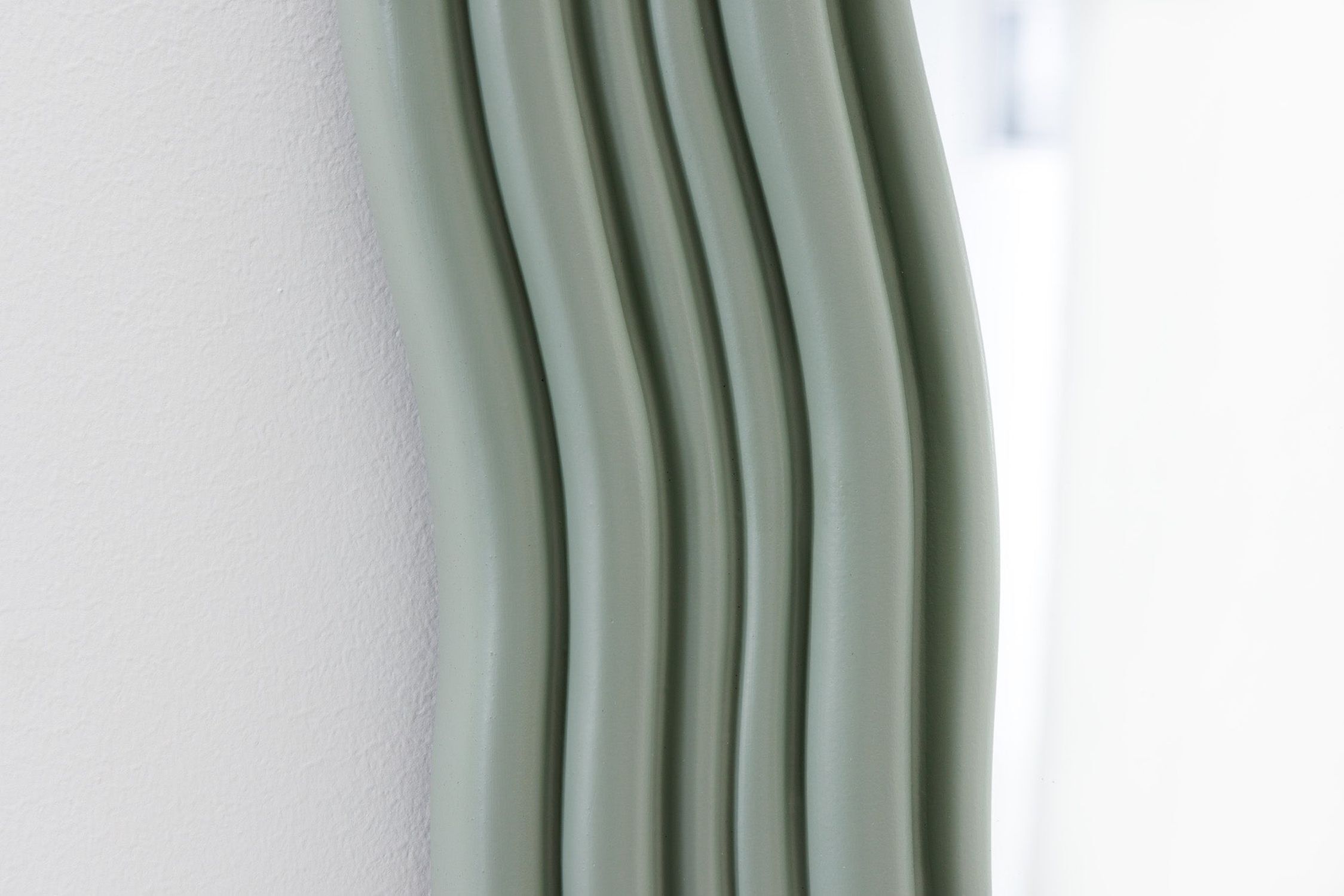 Grand miroir mural H : 100 cm cadre asymétrique vert Gardine