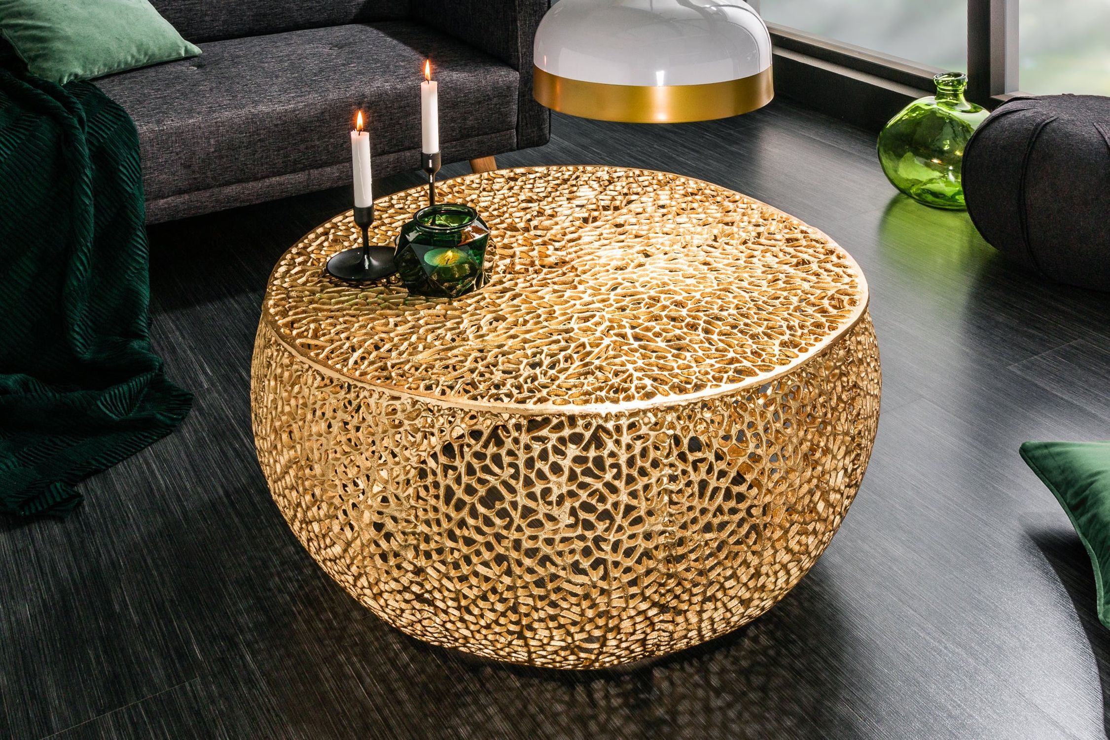 Table basse en métal doré 80 x 80 cm artisanale