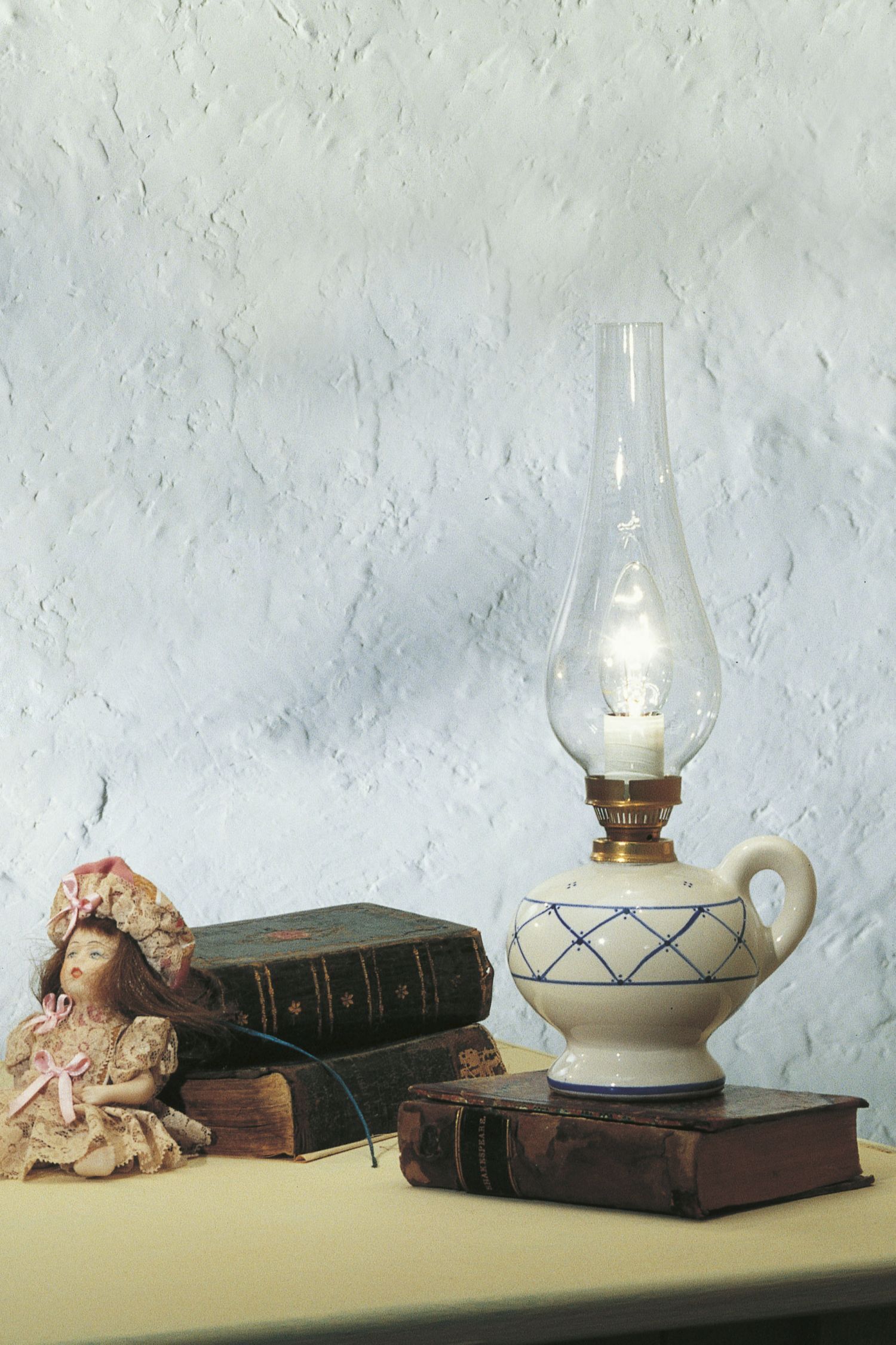 Tischleuchte Metall Glas E14 15 cm breit 35 cm hoch Lampe, Person, Tischlampe