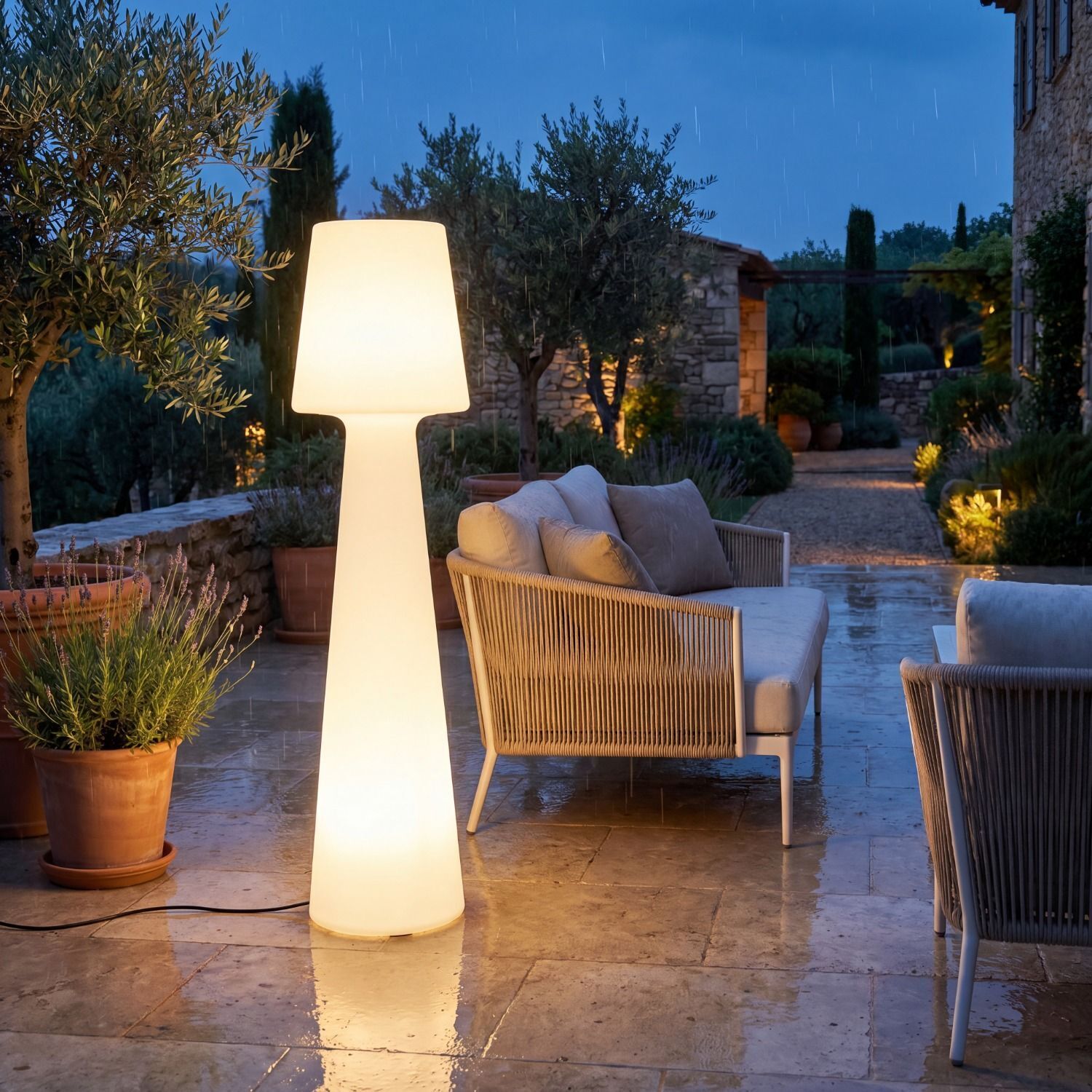 126673-stehleuchte-aussen-110-cm-klein-ip65-stecker-kabel-weiss-dekorativ-2700-k-warmweisses-licht-1600-lm-wegeleuchte-aussenlampe-terrasse-garten-1 Outdoor, Lounge, Lampe, Rattan-Marbe, Terrasse