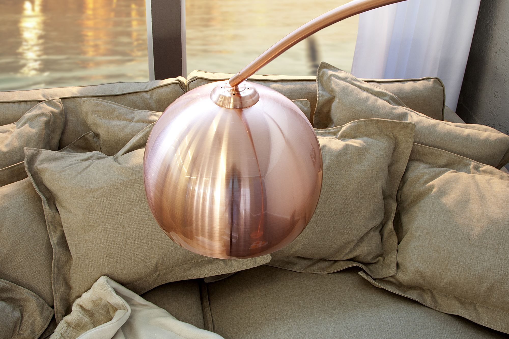 Elegante Standlampe Retro 170cm gebogen Lampe, Kissen, Dekoration für Zuhause