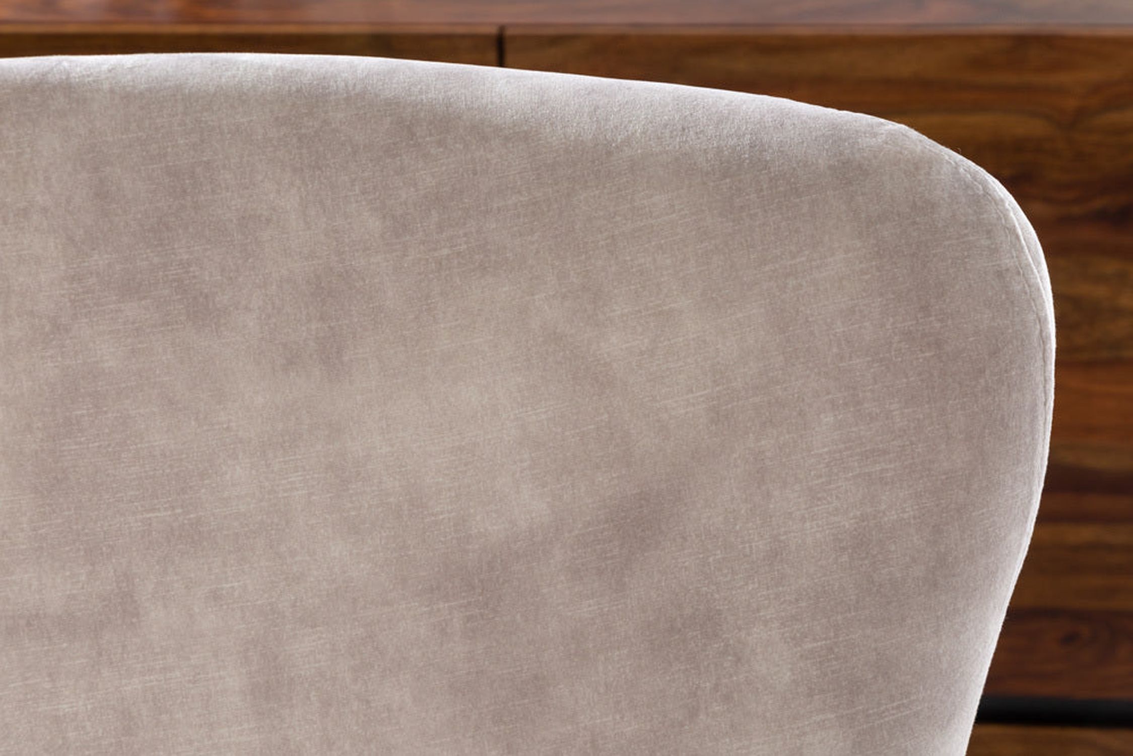 Schaukelstuhl Samt Metall in Beige Creme Schwarz Dekoration für Zuhause, Kissen, Leinen, Innenarchitektur, Couch