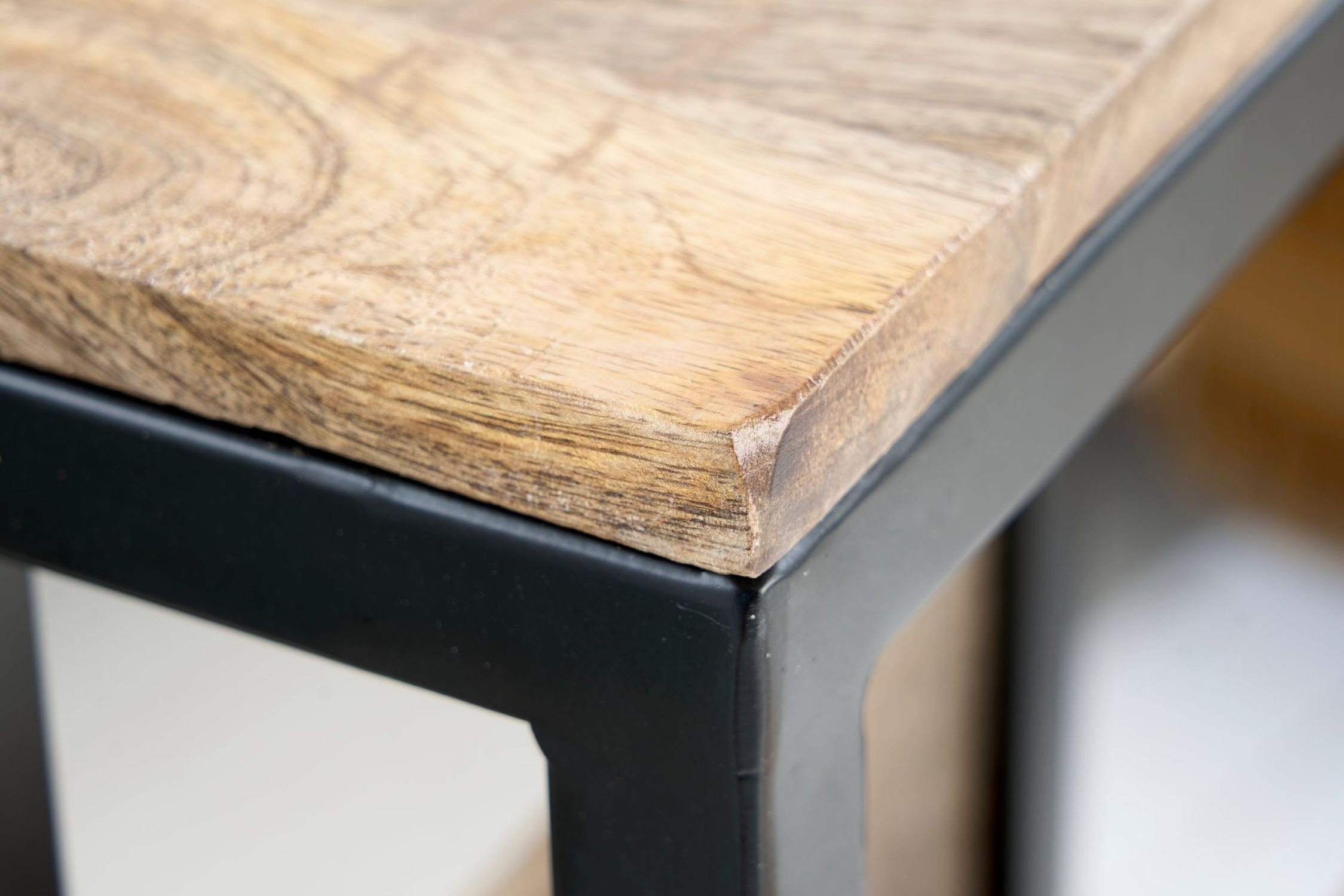 Table d'appoint mangue bois métal 45 x 30 cm forme C Table d'appoint mangue bois métal 45 x 30 cm forme C