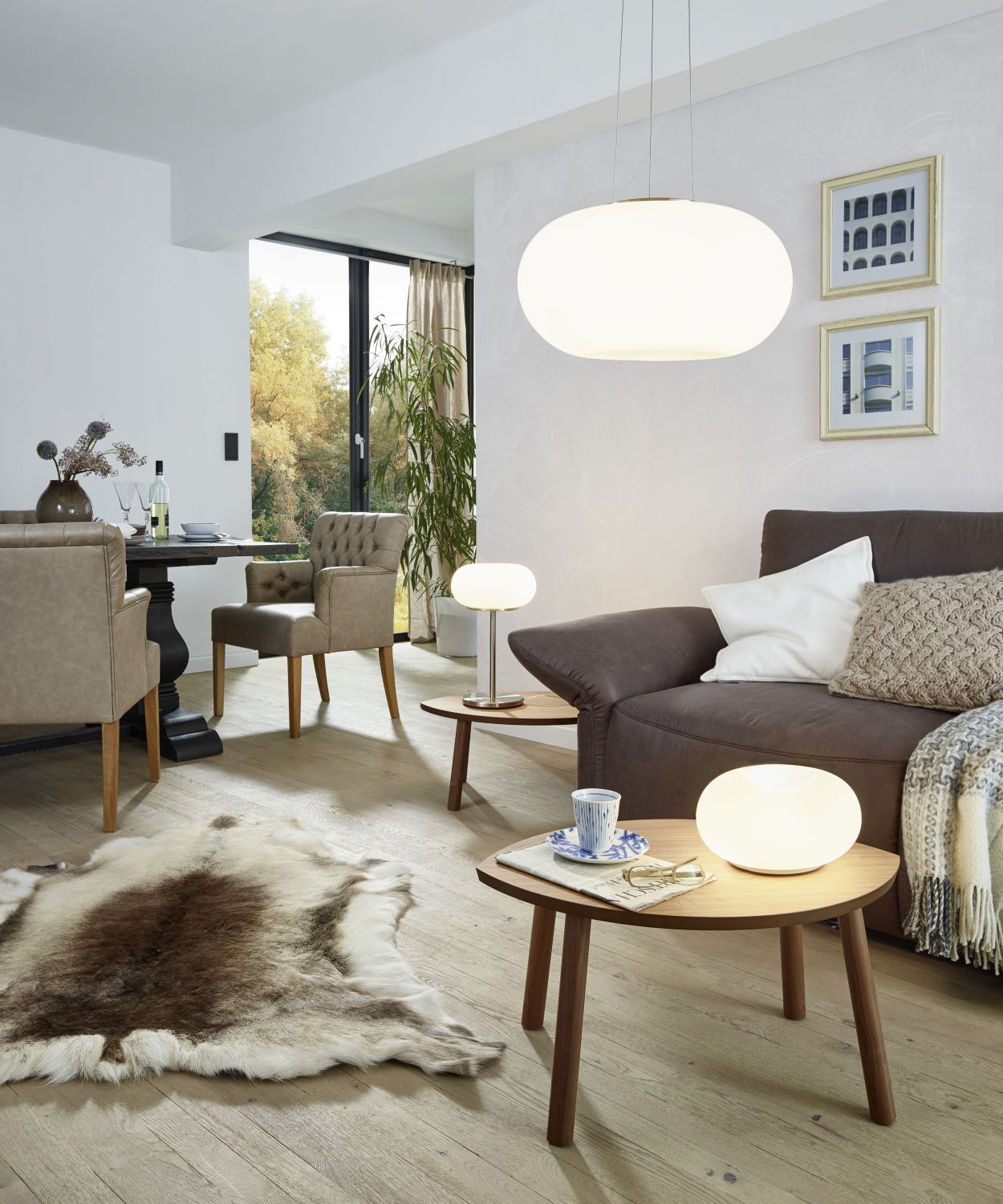 Dekoration für Zuhause, Teppich, Kaffeetisch, Tabelle, Lampe