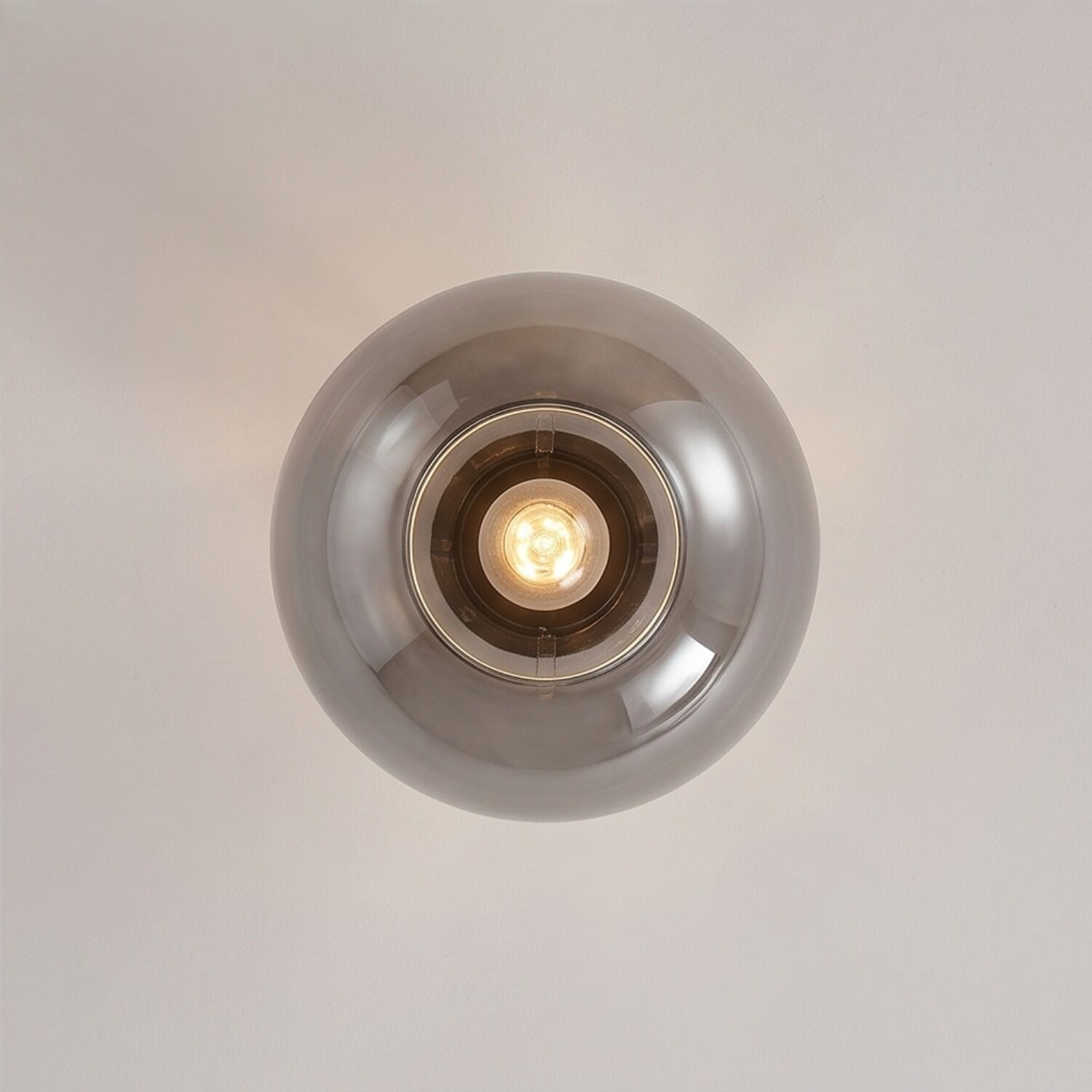 deckenleuchte-wohnzimmer-deckenleuchte-kugellampe-kaylee-1x-e27-bis-60-w-schwarz-rauchgrau-retro-le91206-08.jpg Deckenlampe, Hängelampe, Glaskugel, Metallrahmen, Einbauleuchte