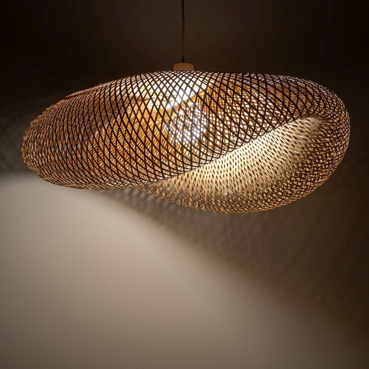 pendant light, woven lampshade, braun, mesh pattern, deckenleuchte