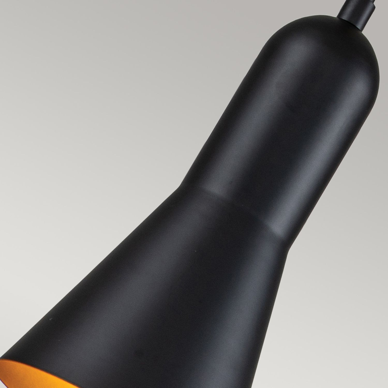 Lampe, Wandleuchte, Spotlight, schwarze Oberfläche, Kegelform