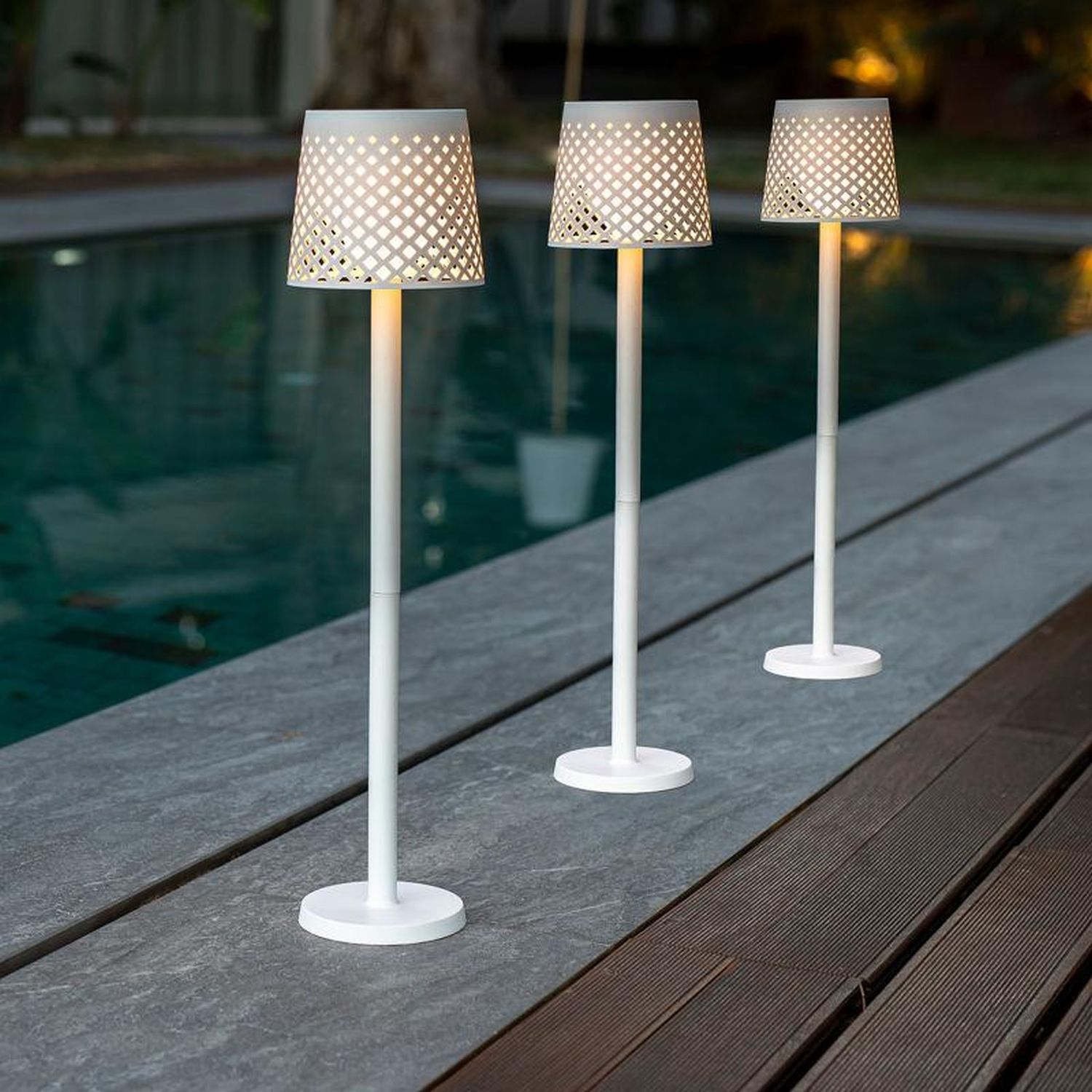 Lampe solaire à LED 5 en 1 Piquet de terre Mur Table Sol IP65