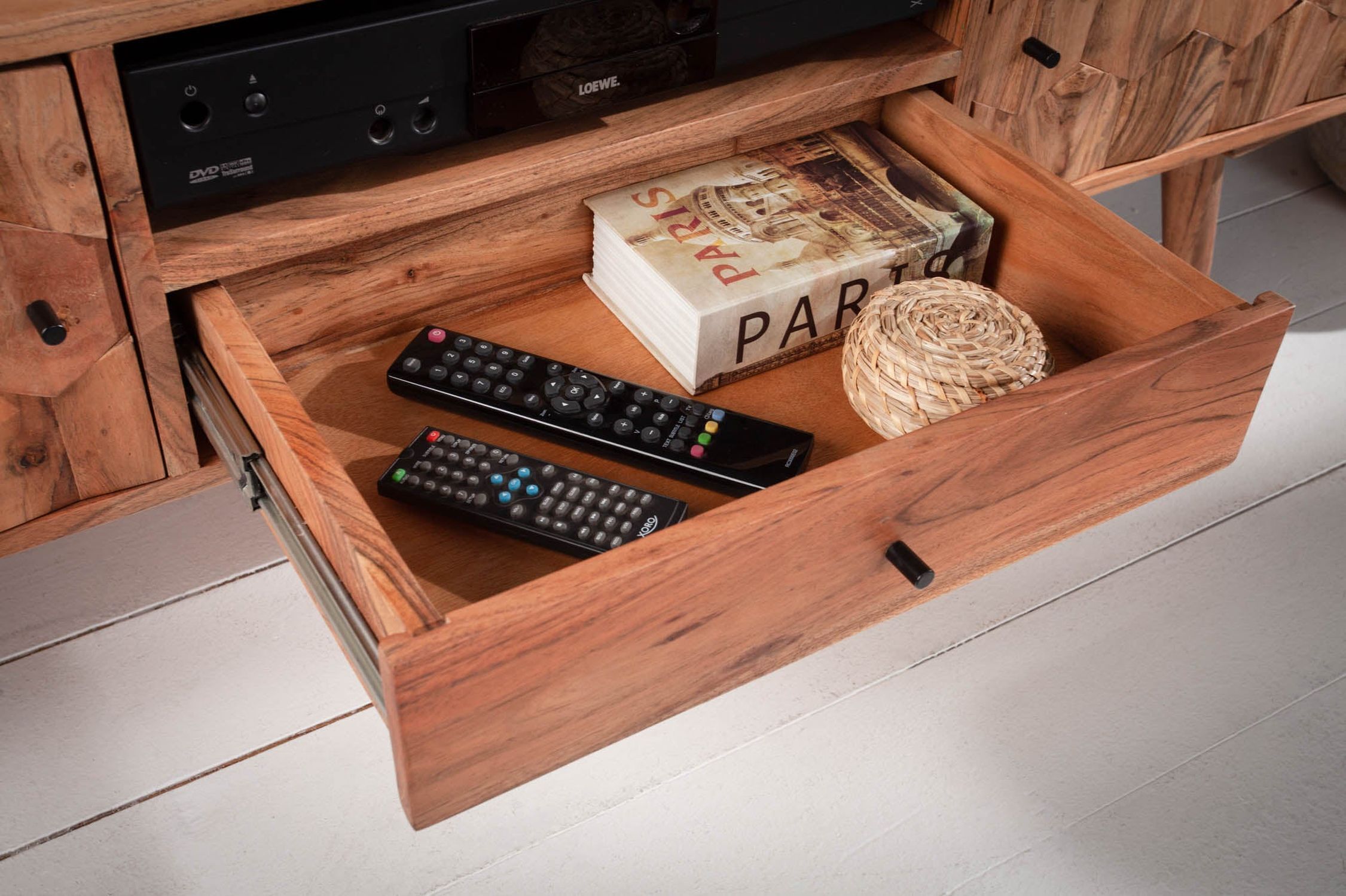 TV Lowboard Akazienholz 140 cm breit 3D-Fronten massiv TV Lowboard Akazienholz 140 cm breit 3D-Fronten massiv