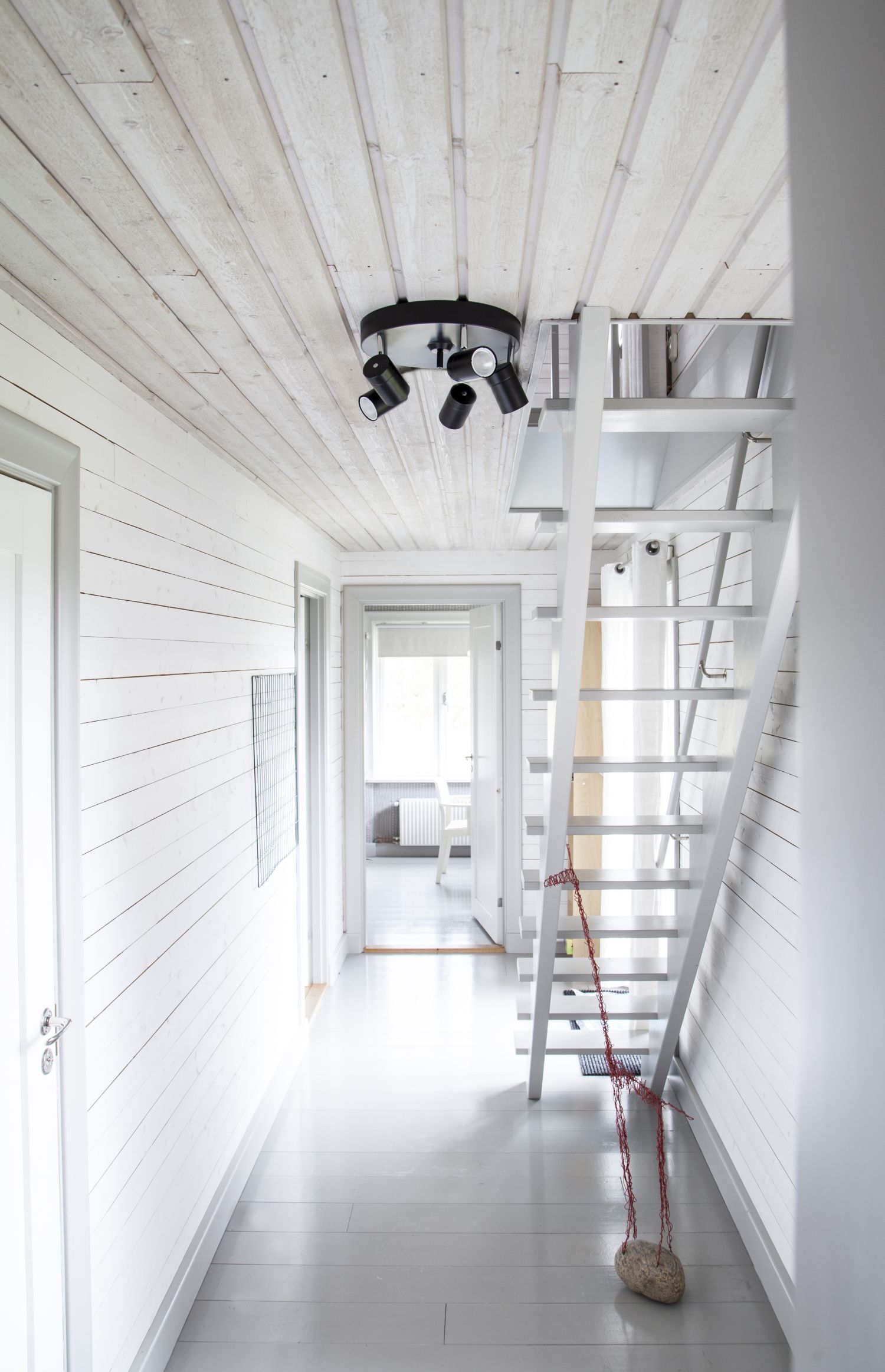 Spotlight, Deckenleuchte, Spots-Beleuchtung, weiße Innenraum, Treppe