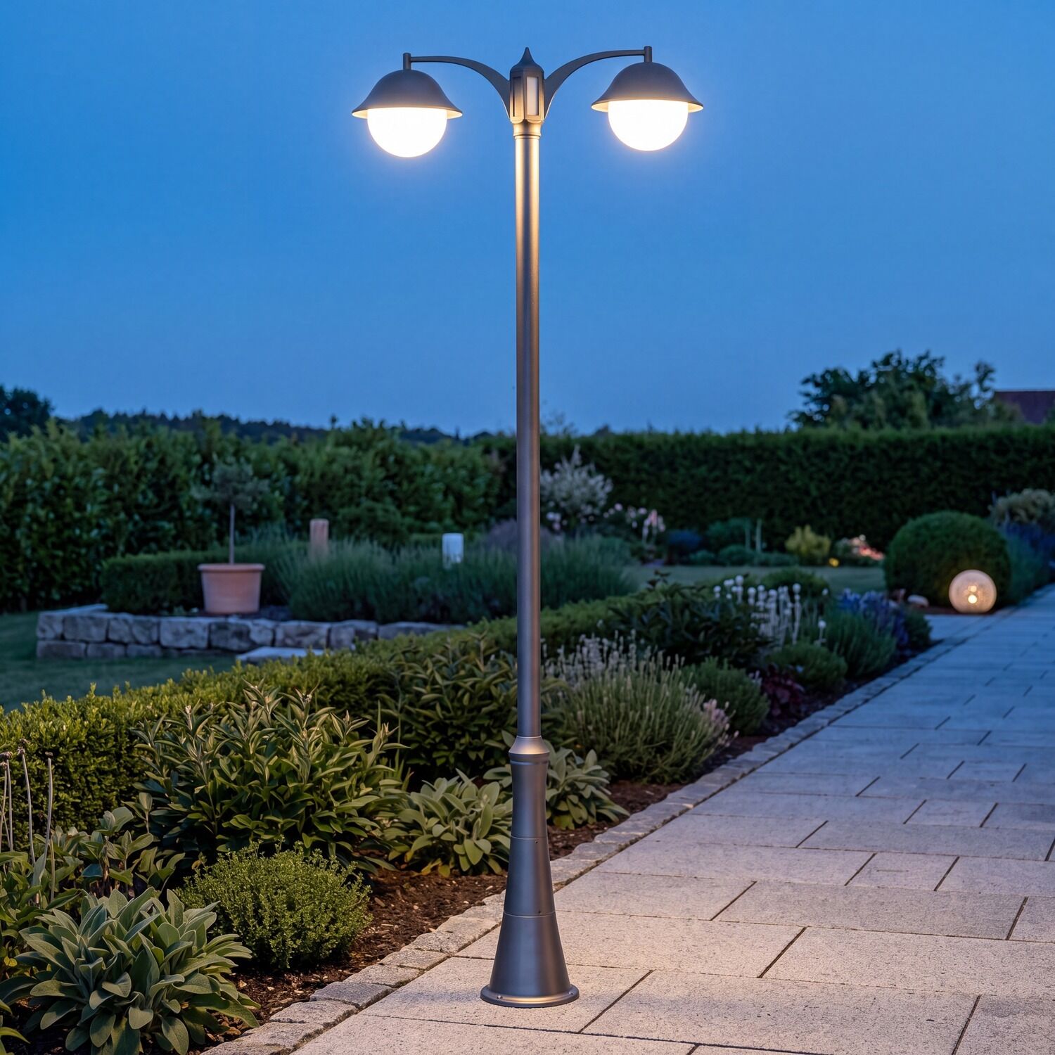 aussen-stehleuchte-wegeleuchte-berlaar-2-flammig-schwarz-weiss-rustikal-243-1 Gartenlaterne, Standleuchte, Außenbeleuchtung, Metallstab, LED-Lampe