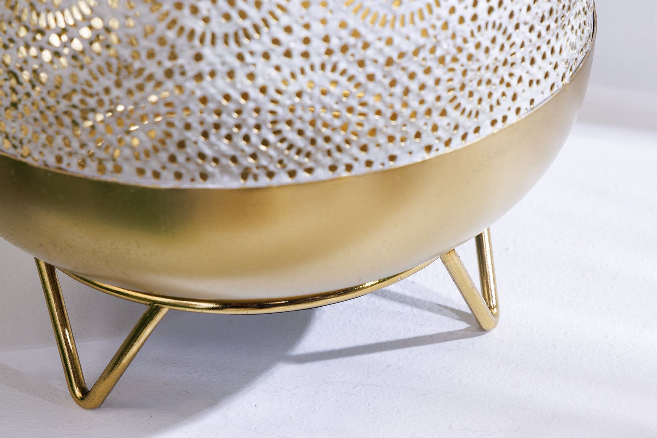 Kerzenhalter Weiß Gold aus Eisen H: 25 cm Handarbeit Moebel, Tabelle, Töpferei, Sphäre, Kaffeetisch