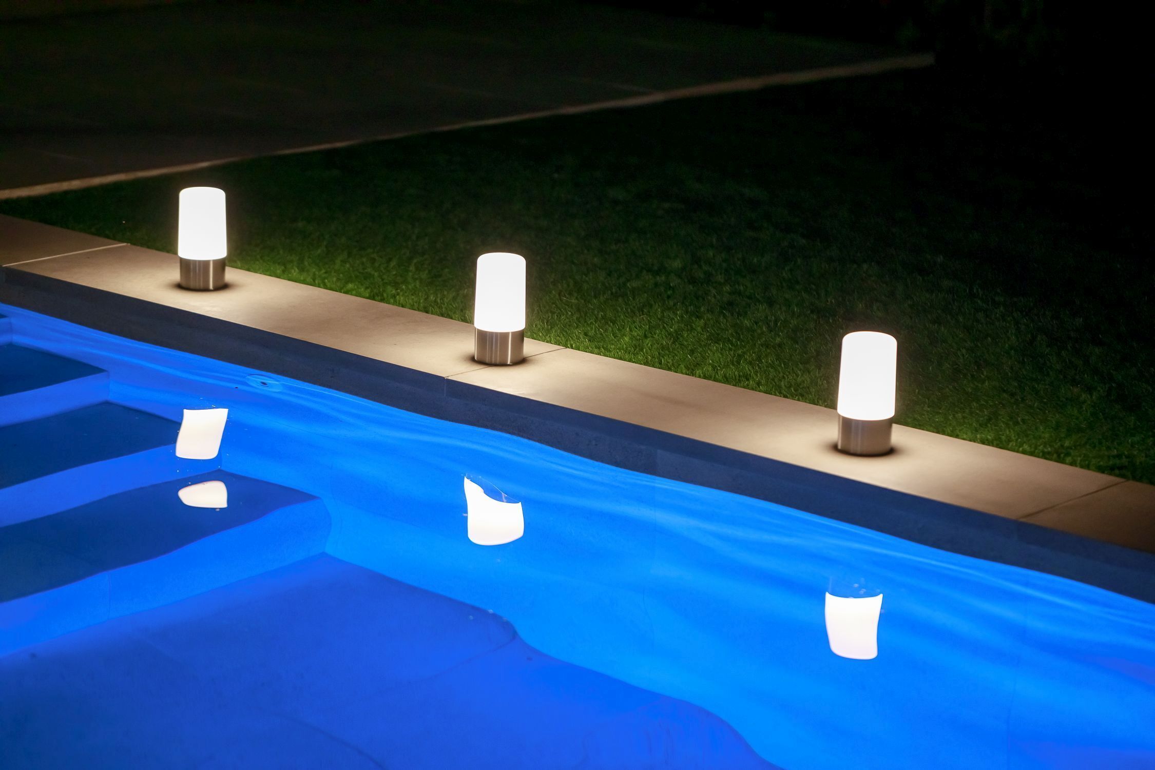 LED Tischleuchte außen Tragbar Dimmer Farbwechsler Akku IP44 Beleuchtung, Schwimmbad, Wasser, Sprecher