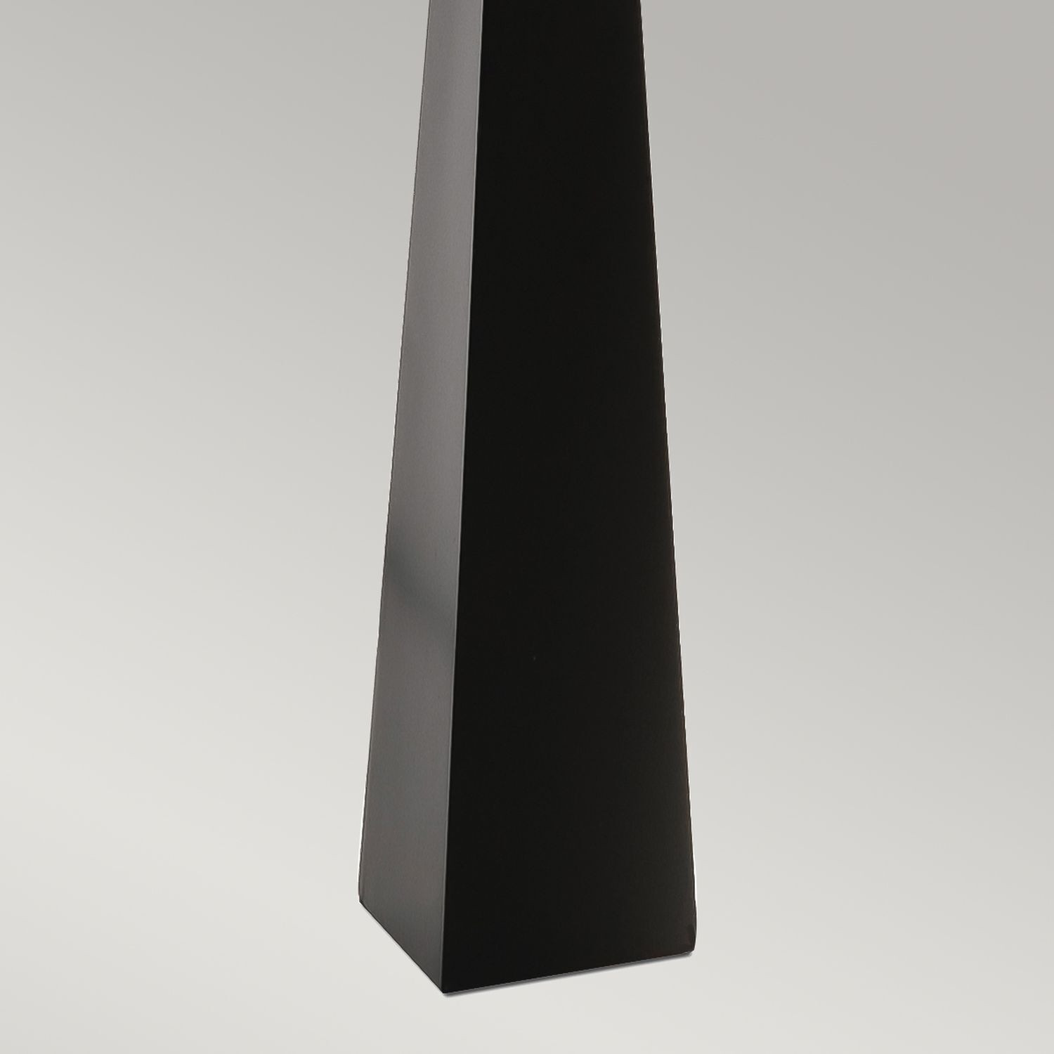 Stehleuchte 181 cm Schwarz Weiß E27 Metall Stoff Modern Gebäude, Denkmal, Säule, Töpferei, Obelisk