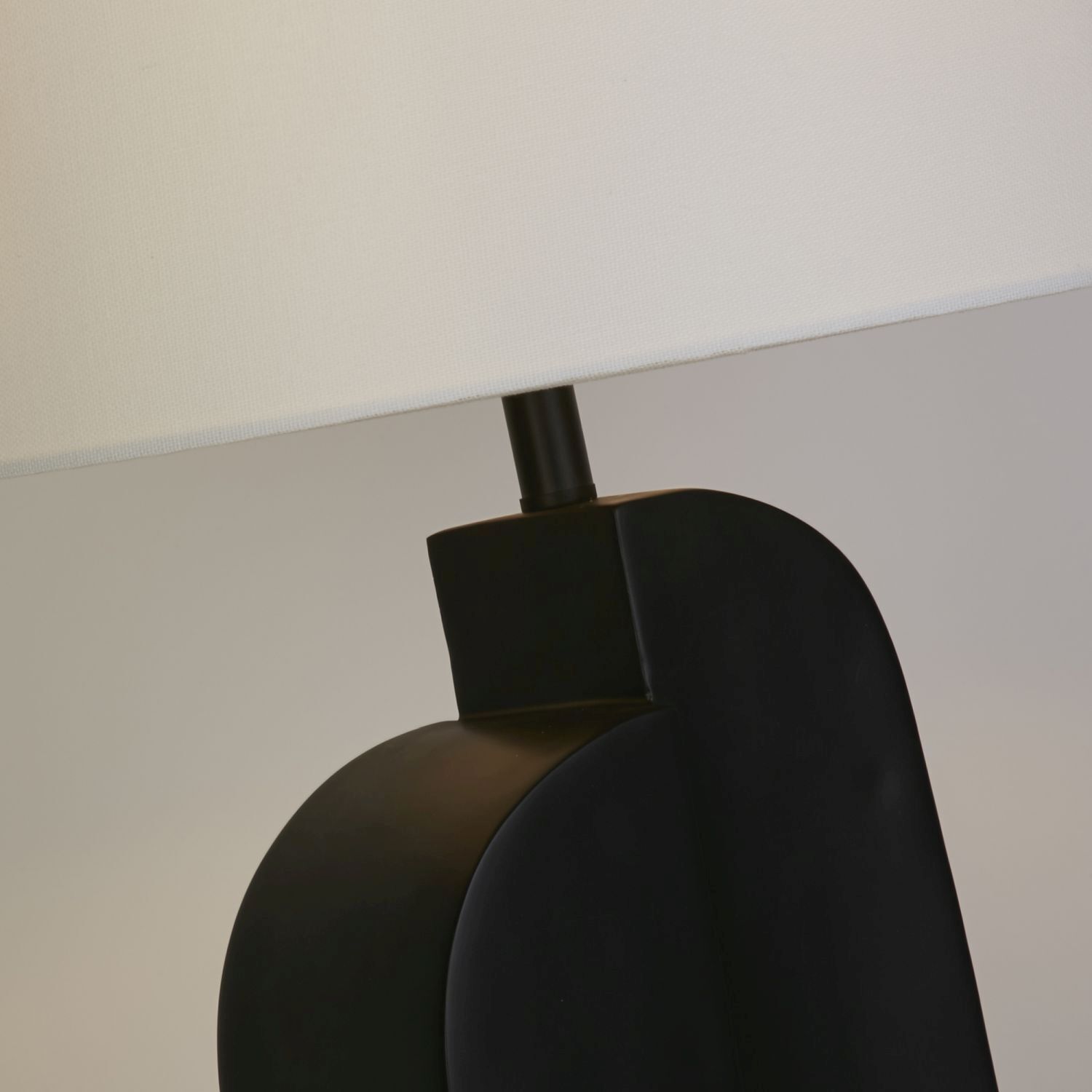 Schwarze Tischleuchte Metall Stoff in Weiß 65 cm E27 Lampe, Tischlampe, Lampenschirm