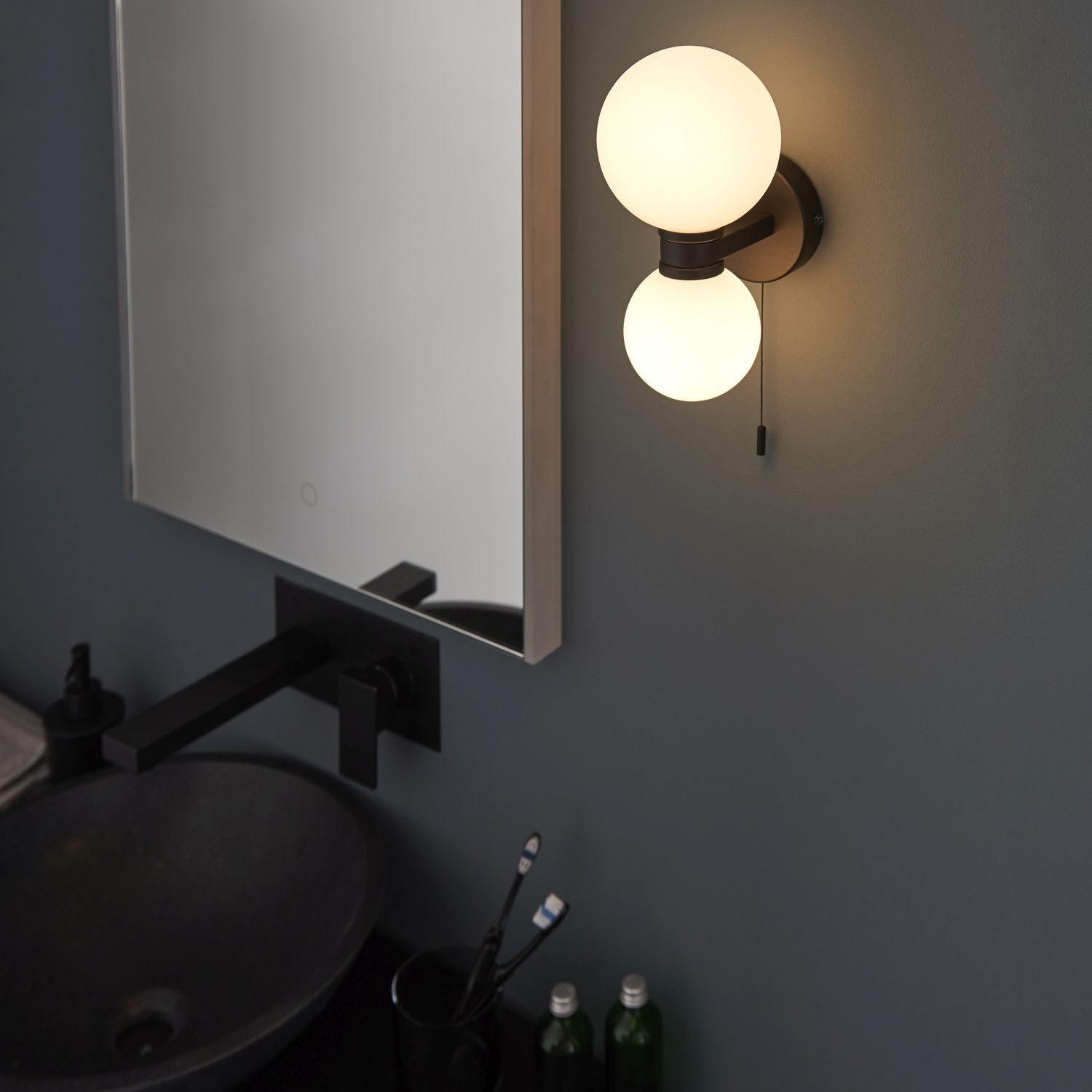 Wandlampe mit Zugschalter Schwarz Weiß Bad IP44 H: 23,2 cm