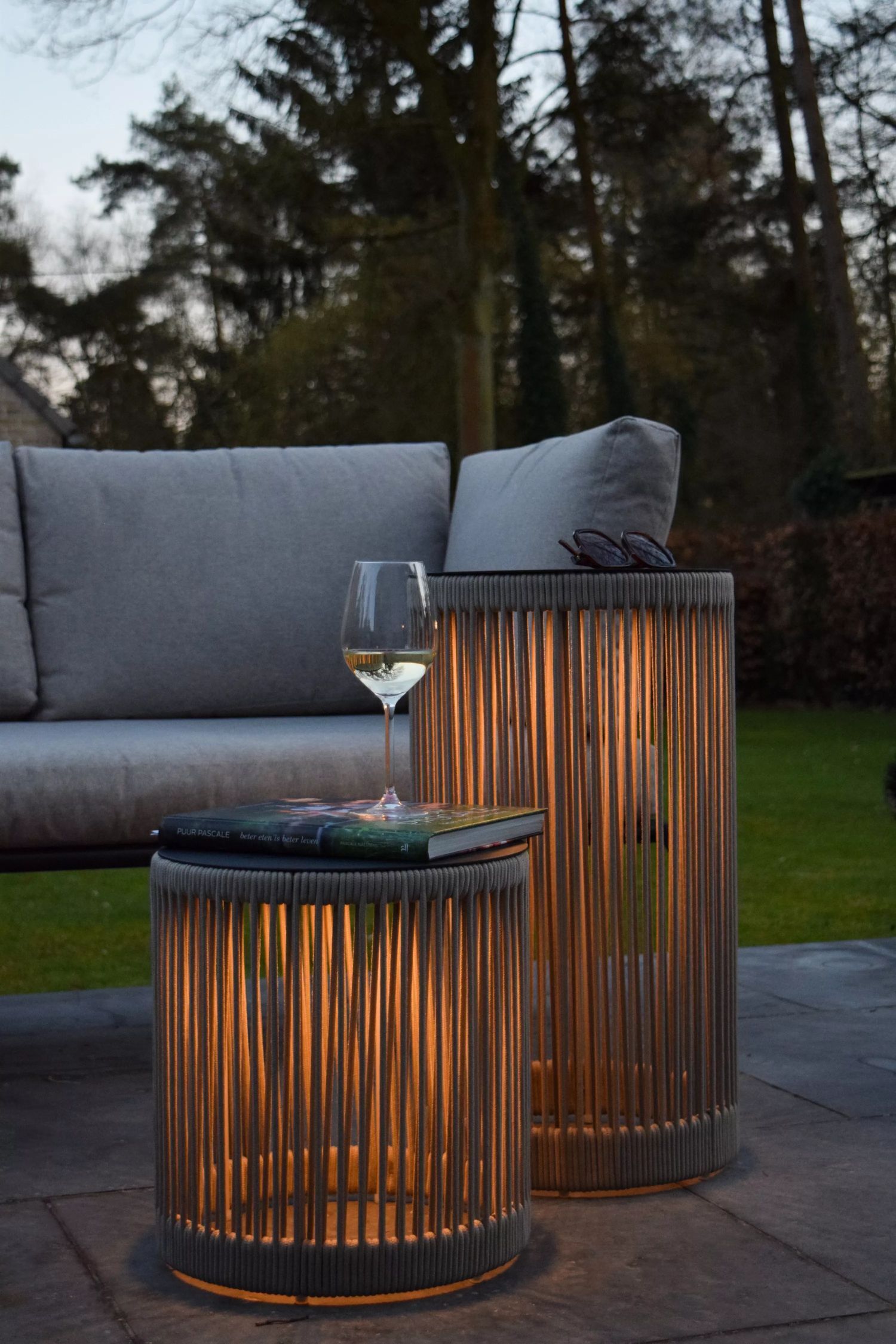 LED Akku Stehleuchte Taupe 3000 K IP44 Hocker Tisch Innenarchitektur, Tabelle, Draußen, Natur, Couch