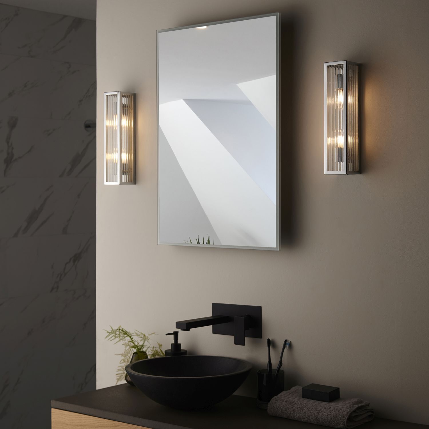 Wandleuchte Bad Glas Metall H: 31,5 cm IP44 Chrom Weiß 2x G9