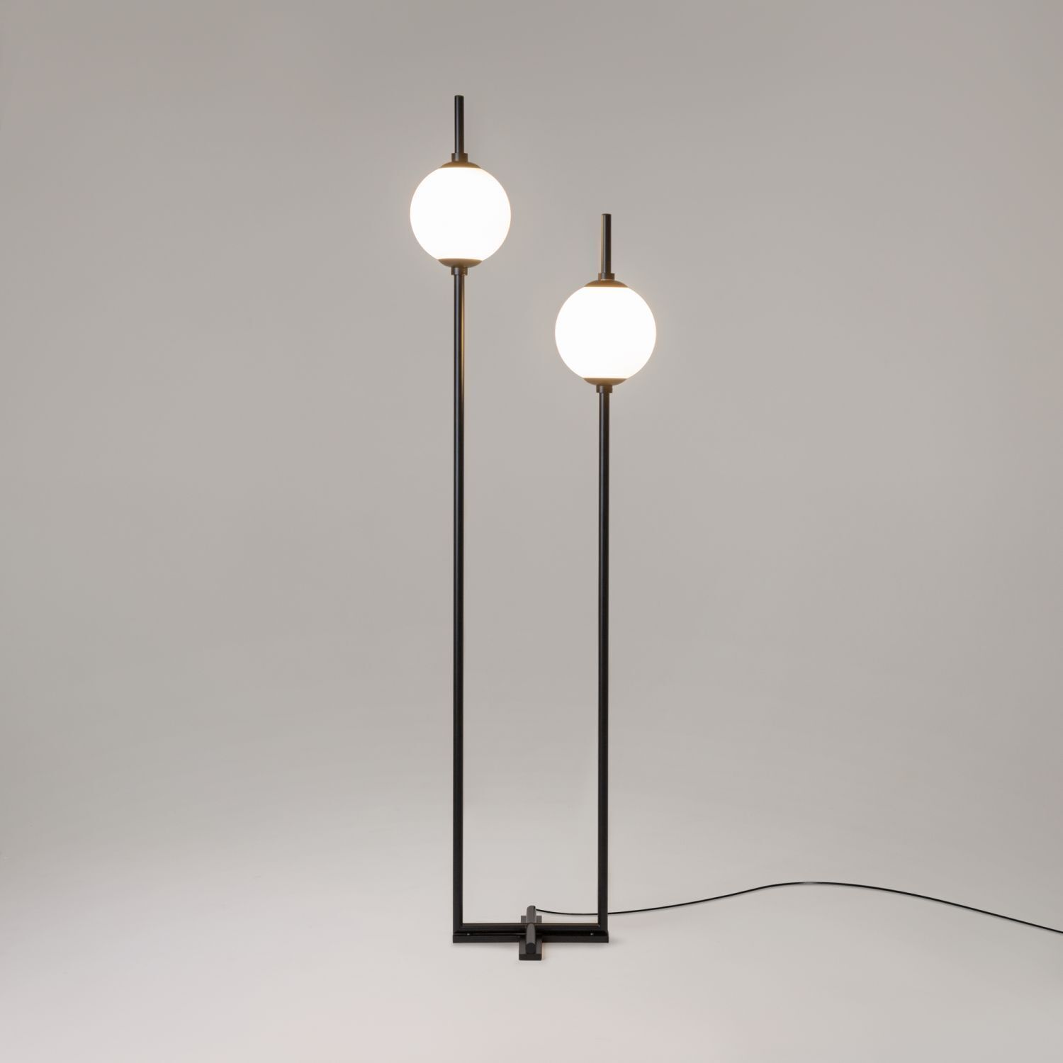 Stehlampe LED Metall Glas 150 cm Schwarz Weiß 750 lm Lampe