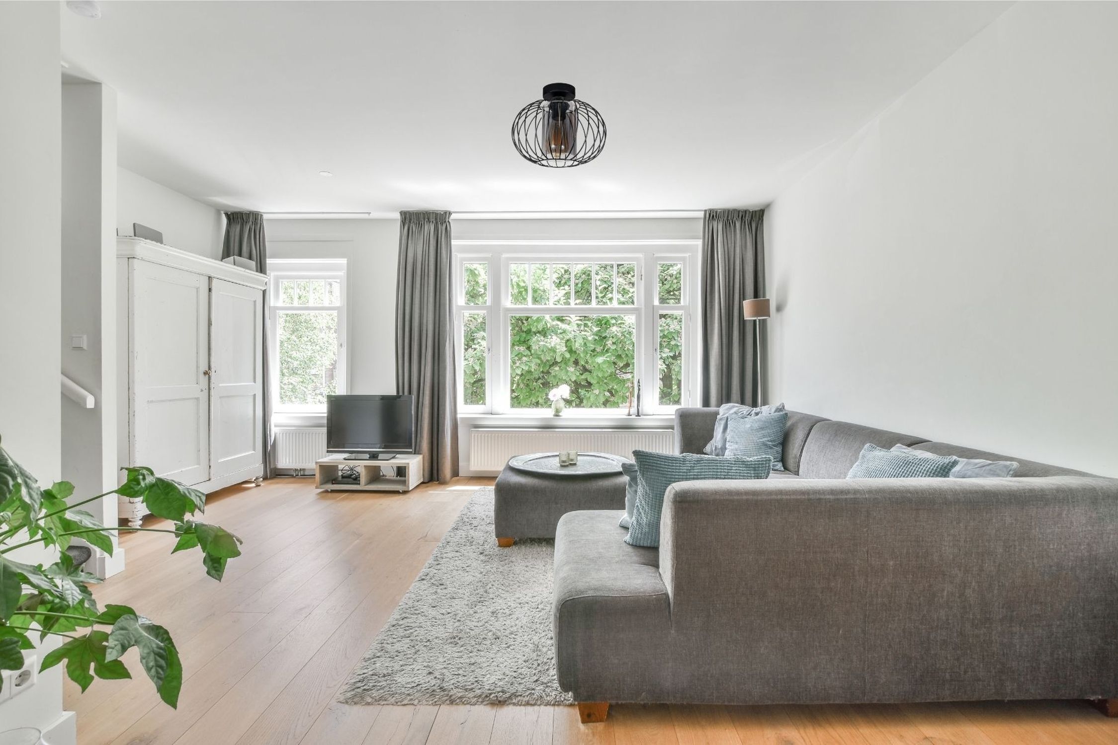 Dekoration für Zuhause, Innenarchitektur, Französisches Fenster, Fenster, Wohnzimmer