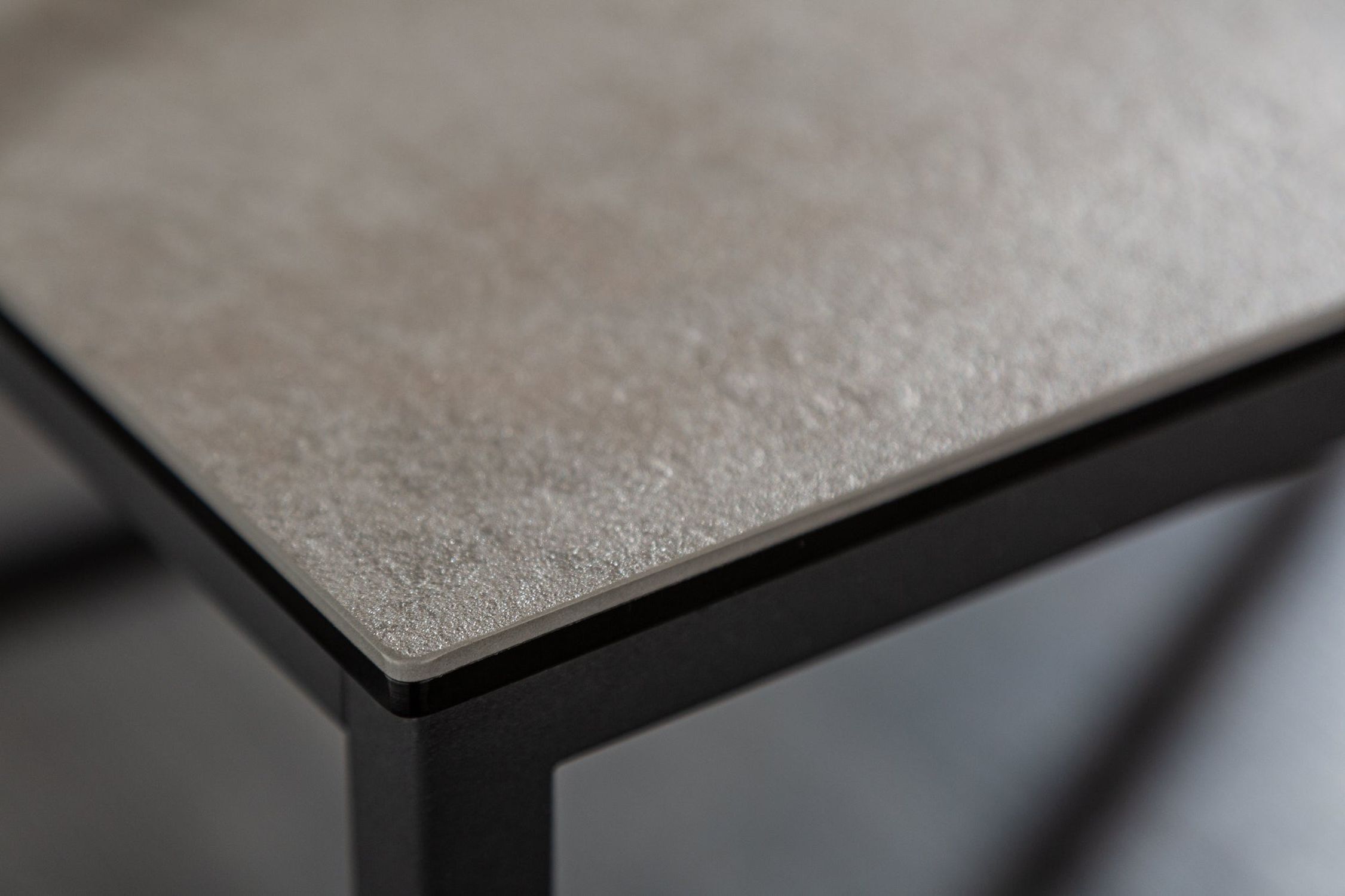 Table basse en céramique gris aspect béton 75x40 cm (lxh)