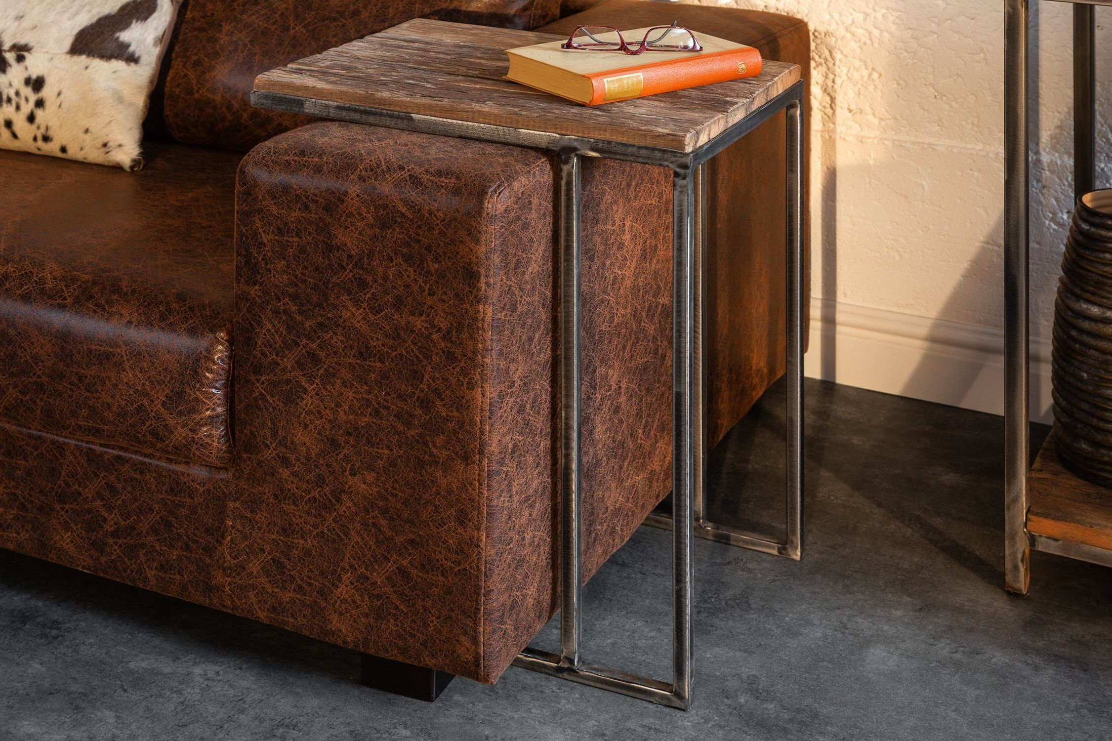 Set de 2 tables d'appoint en bois recyclé et en métal, fabrication artisanale Moebel