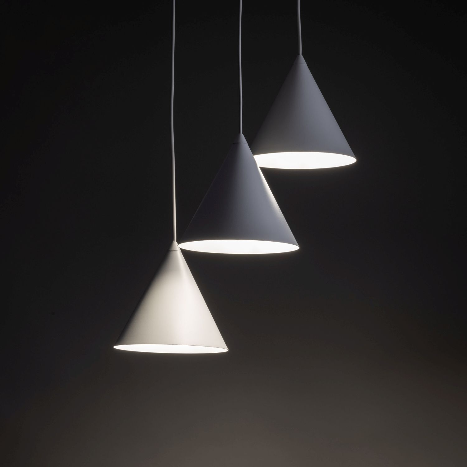 Hängelampe Weiß Metall Ø 42 cm 3-flammig Retro Design Beleuchtung, Lampe, Lampenschirm