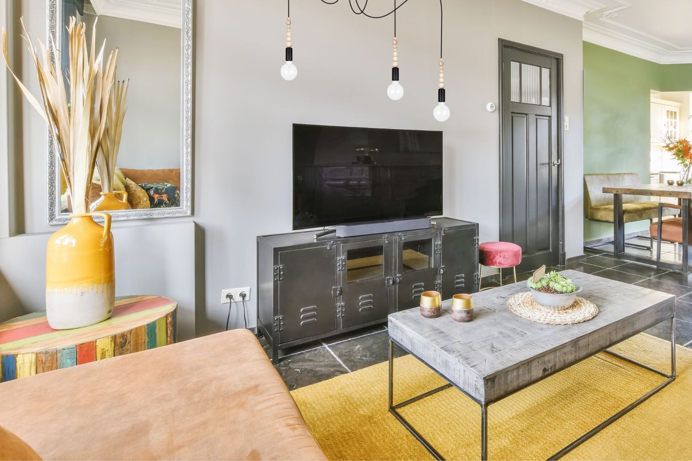 Dekoration für Zuhause, Innenarchitektur, Tabelle, Überwachen, Wohnzimmer