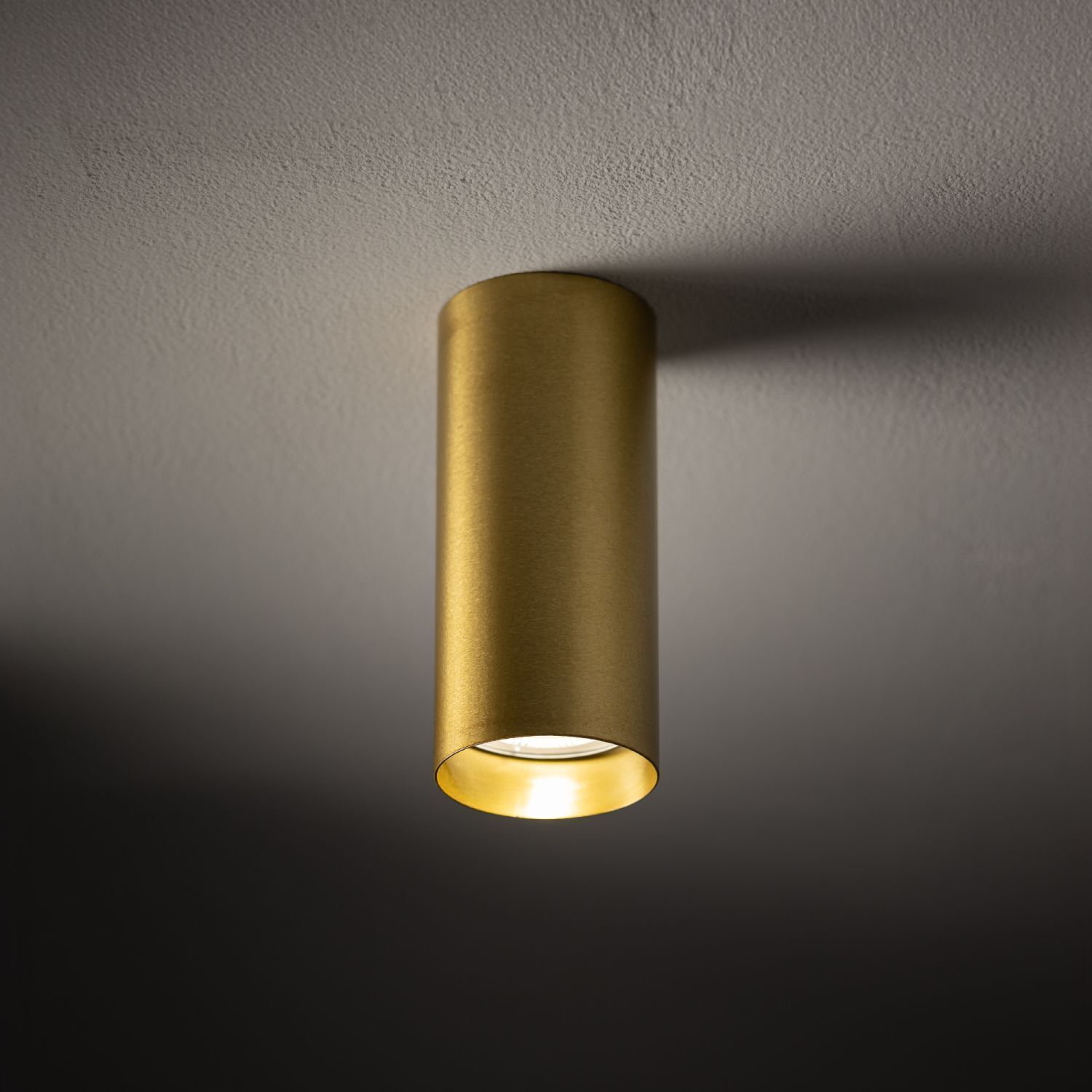 Deckenstrahler Stahl GU10 in Messing Ø5,5 cm Zylinder Wandleuchte, Kleiderleuchte, Gold, Hoher Cylindrischer Lampenkopf, Up-lighting
