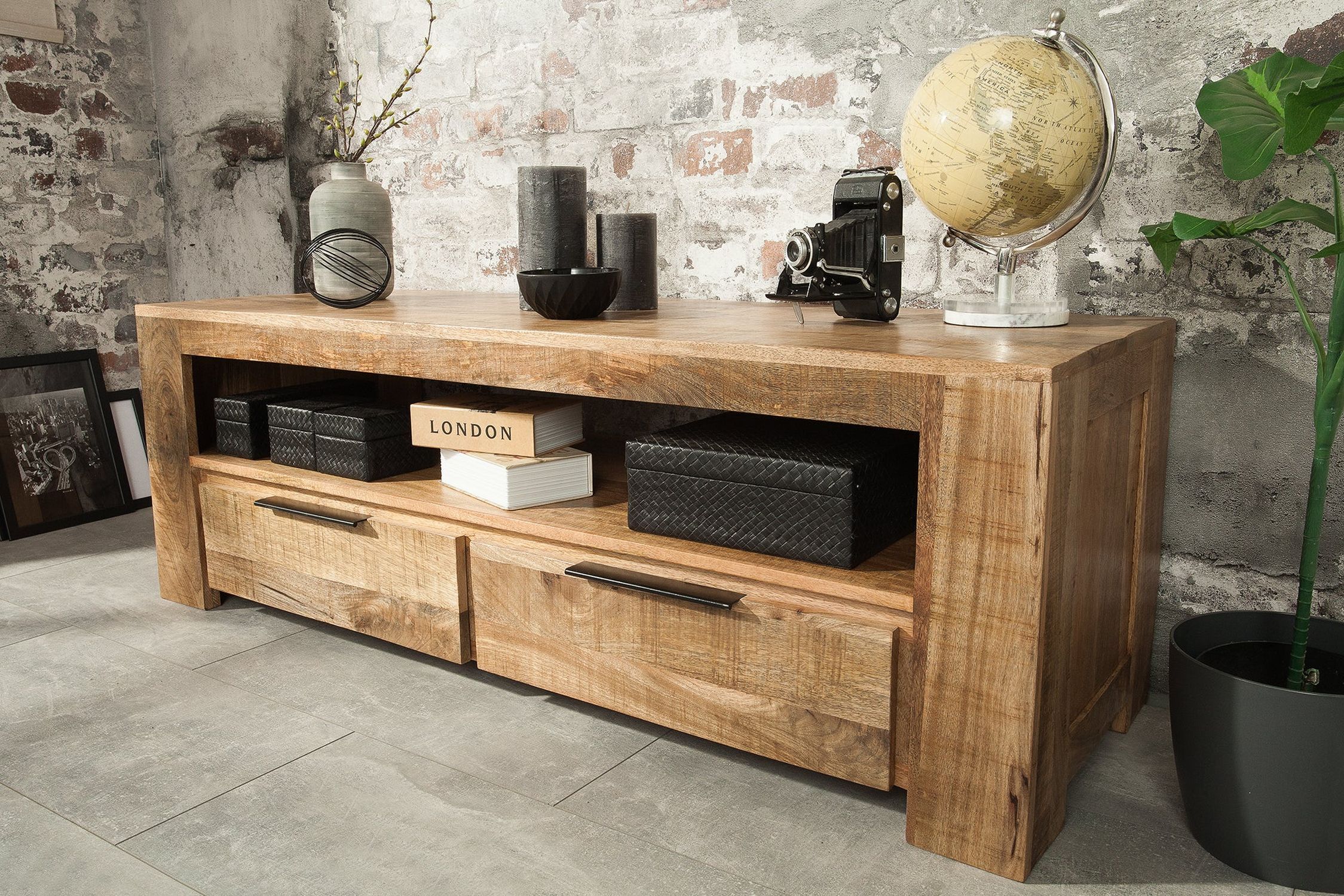 TV Lowboard 130 cm breit Massivholz Handarbeit Modern Moebel, Anrichte, Tabelle, Holz, Innenarchitektur