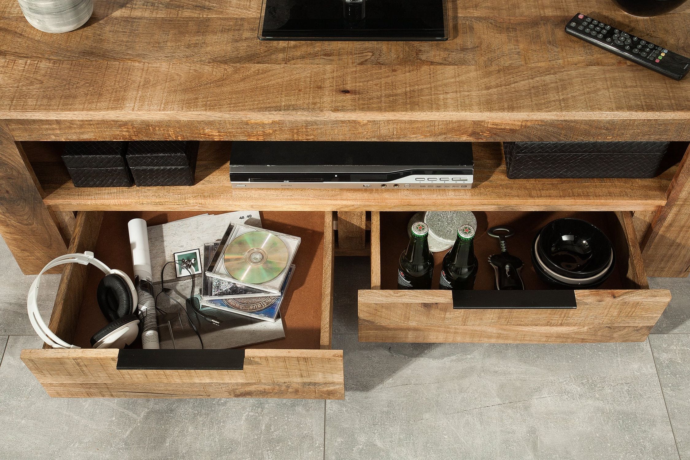 TV Lowboard 130 cm breit Massivholz Handarbeit Modern Schublade, Mobiliar, Holz, Hartholz, Tabelle