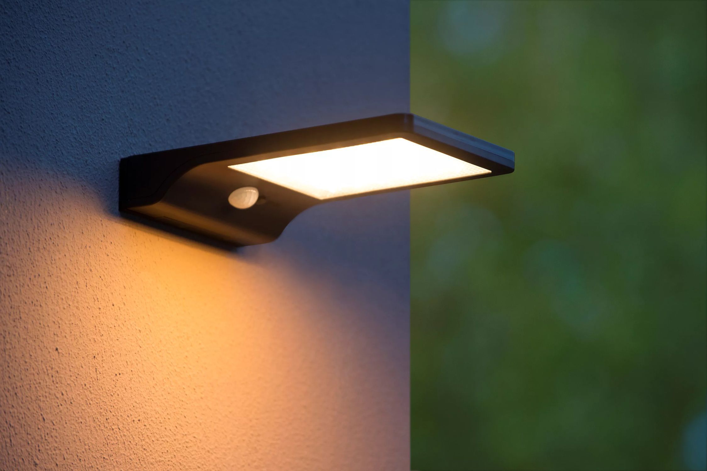 LED Solar Wandleuchte mit Bewegungsmelder Schwarz IP44 Deckenleuchte, Beleuchtung
