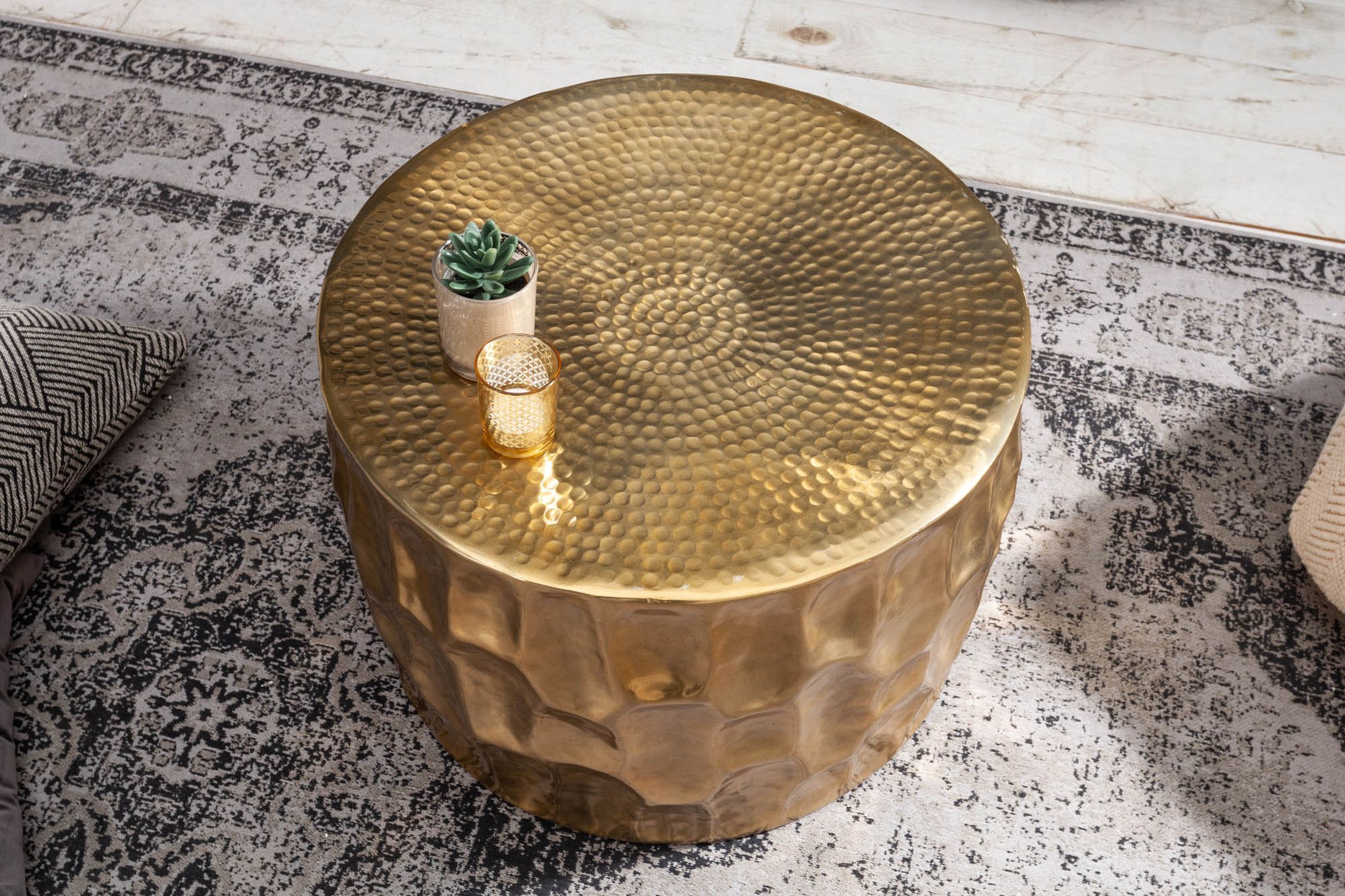 Table basse en aluminium doré 53 x 53 cm artisanale