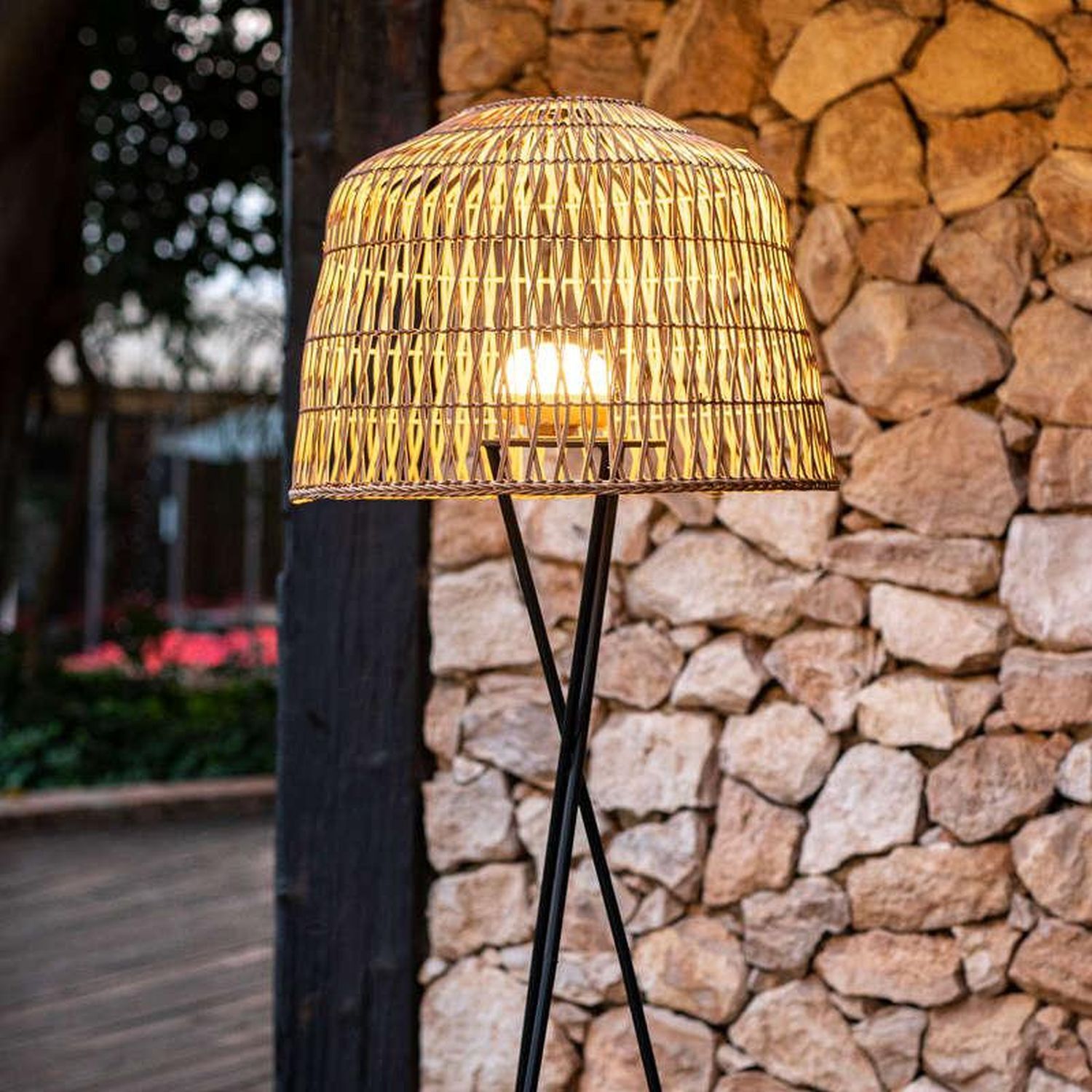 LED Stehleuchte außen Rattan Schirm 148 cm mit Akku IP54 Lampe
