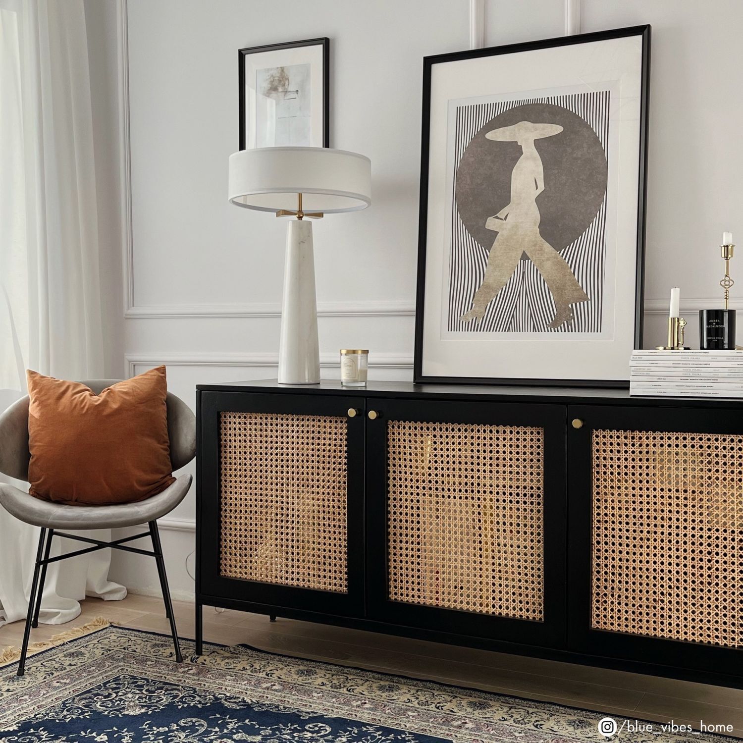 Drinnen, Innenarchitektur, Anrichte, Dekoration für Zuhause, Lampe