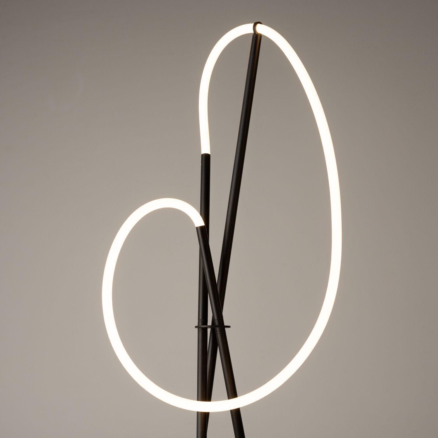 LED Stehlampe Tripod dimmbar Schwarz 162 cm 36 W 3000 K ringes Licht, Neon-Kreis, Kugel-Lampe, schwarzer Stiel, LED-Ring