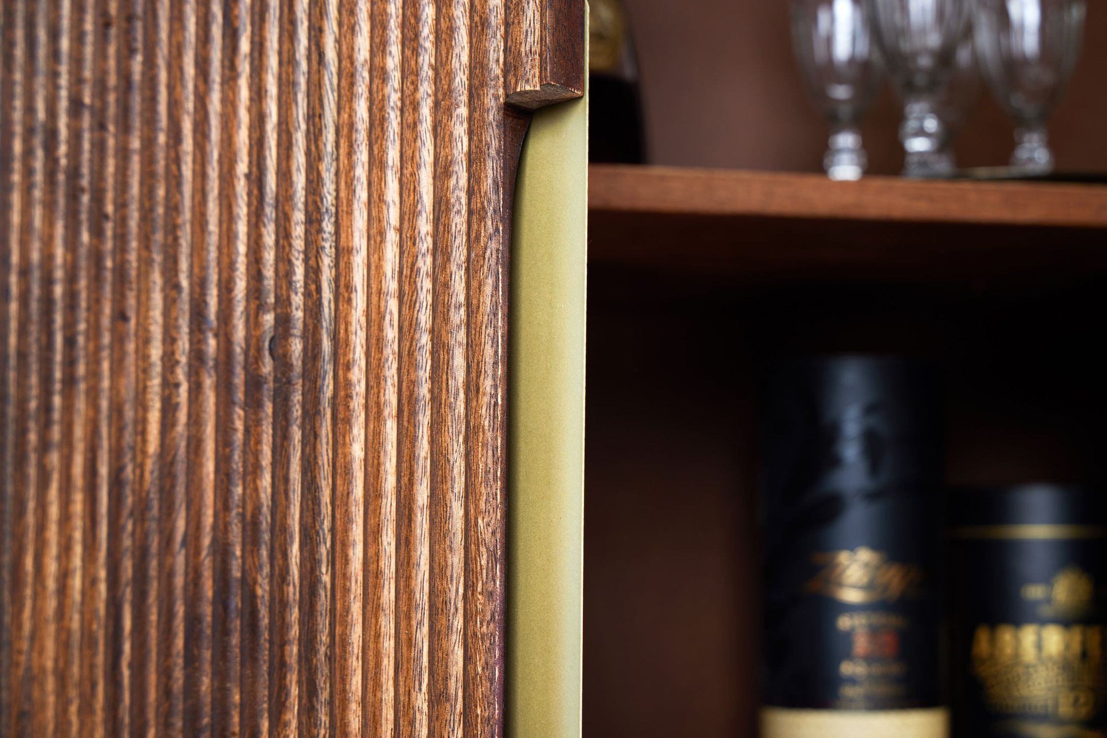 Highboard bois métal 80 x 125 cm Art Déco Design à lamelles Innenarchitektur, Holz, Hartholz, Kabinett, Schrank