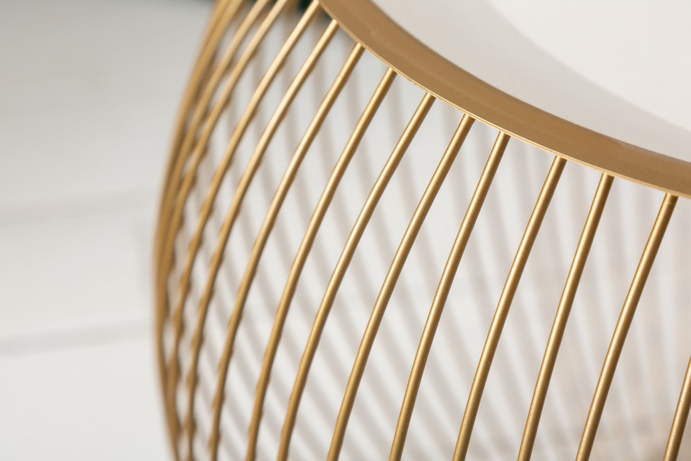 Table basse en métal doré 41x41 cm fait main avec plateau Handlauf