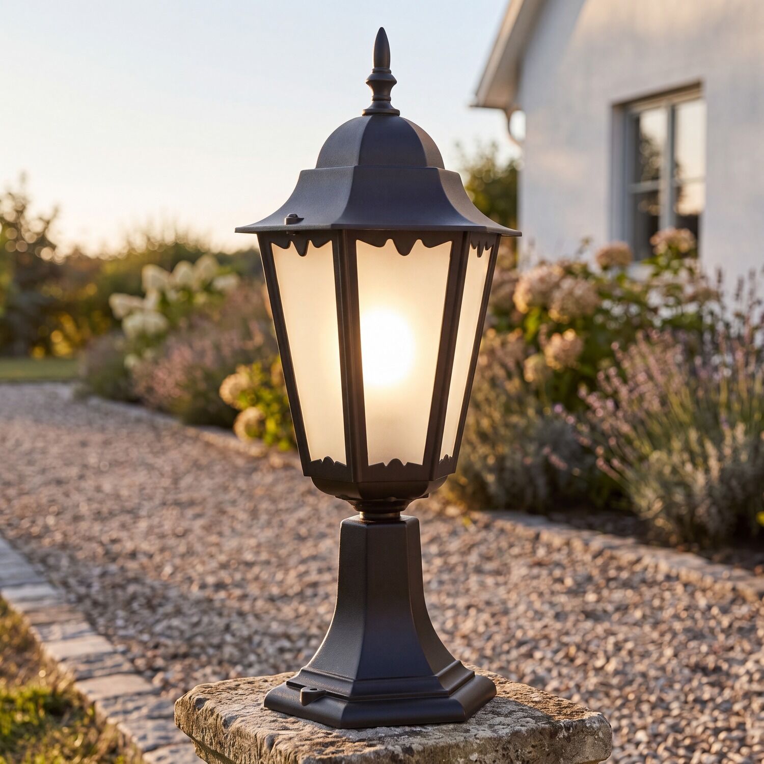 aussen-stehleuchte-wegeleuchte-dilsen-1-flammig-schwarz-rustikal-300-1 Laterne, Gartenleuchte, Lampe, Außenlicht, Standleuchte