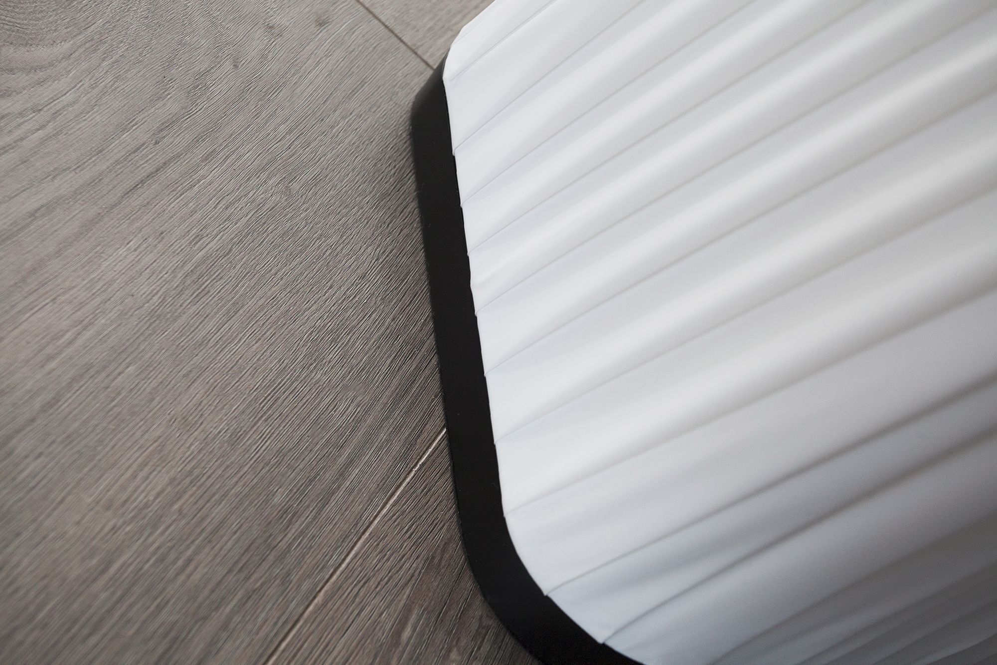 Extravagante Standleuchte Retro 120cm weiß Drinnen, Innenarchitektur, Holz, Hartholz, Holzpaneele