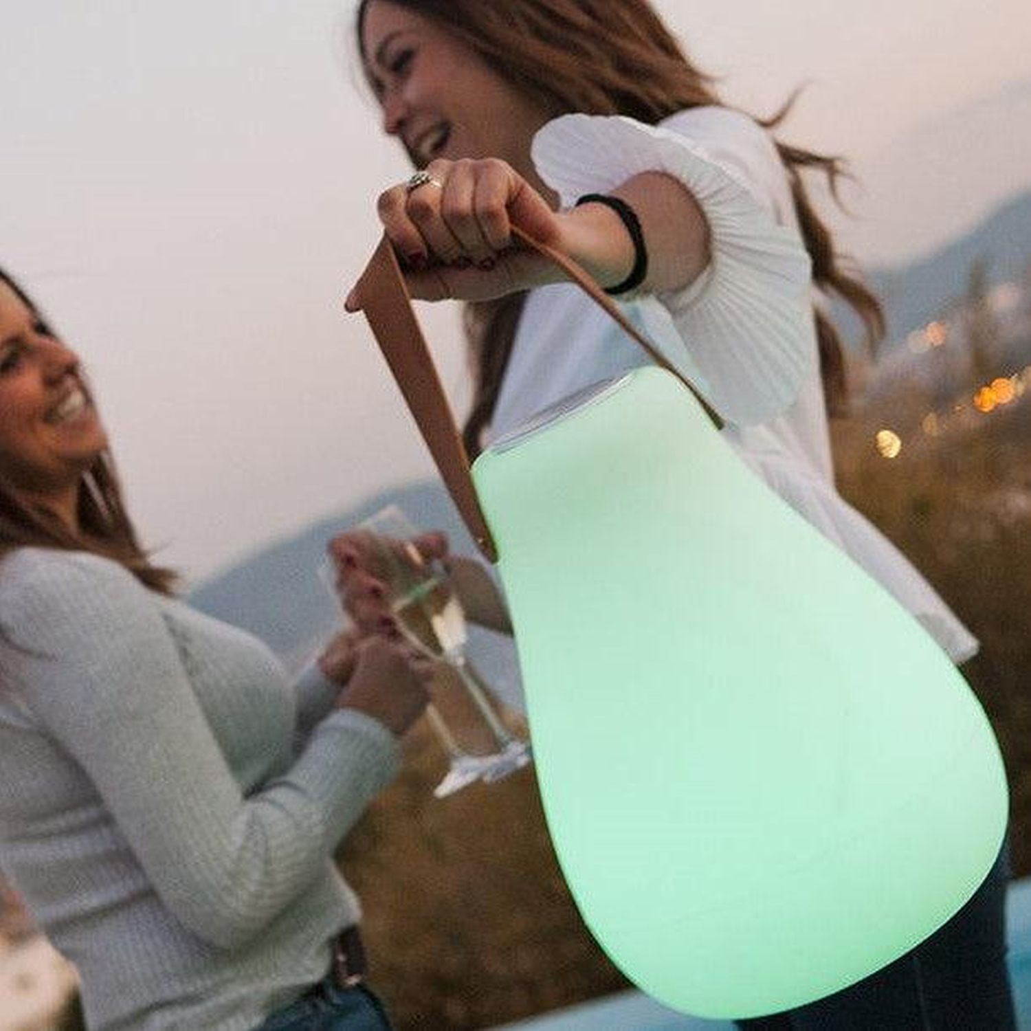 Außenleuchte mit Bluetooth Lautsprecher RGBW Akku tragbar Schläger, Sport, Tennis, Tennisschläger, Person