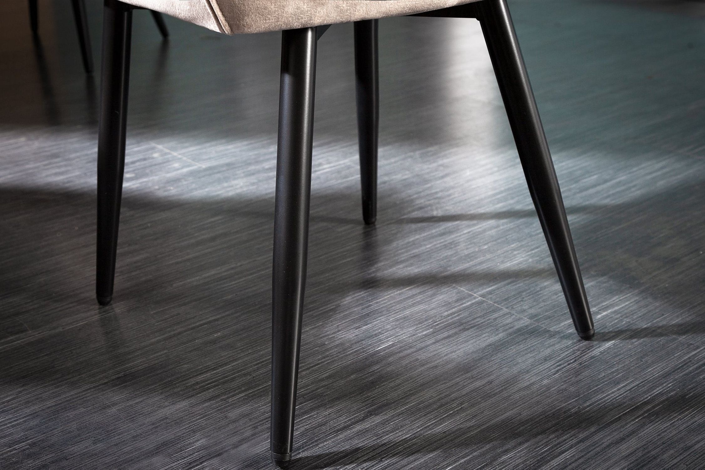 Armlehnstuhl Chesterfield Samt Metall in Beige Schwarz Fußboden, Bodenbeläge, Mobiliar