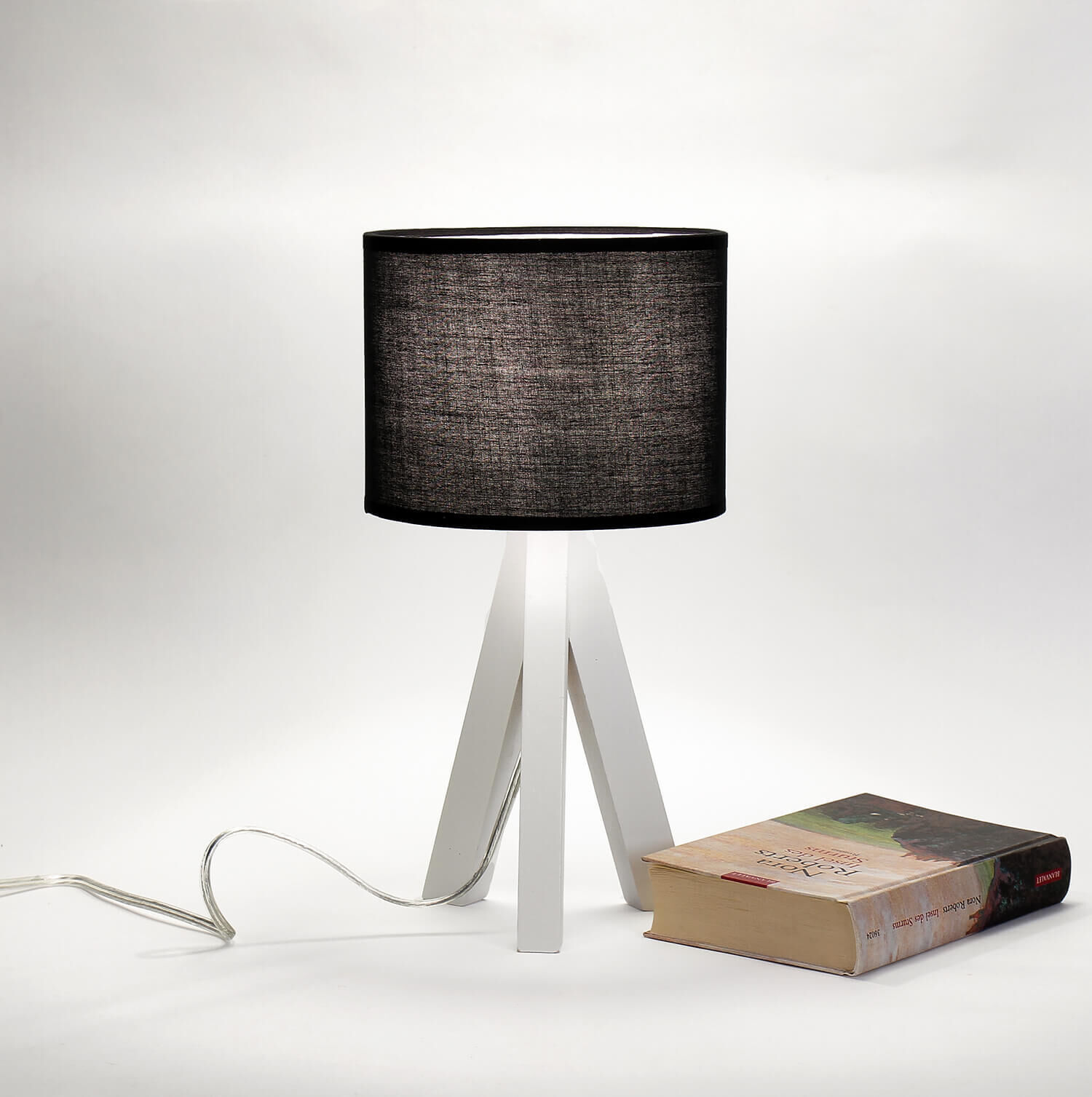 Lampe de table scandinave noir blanc tripode E14