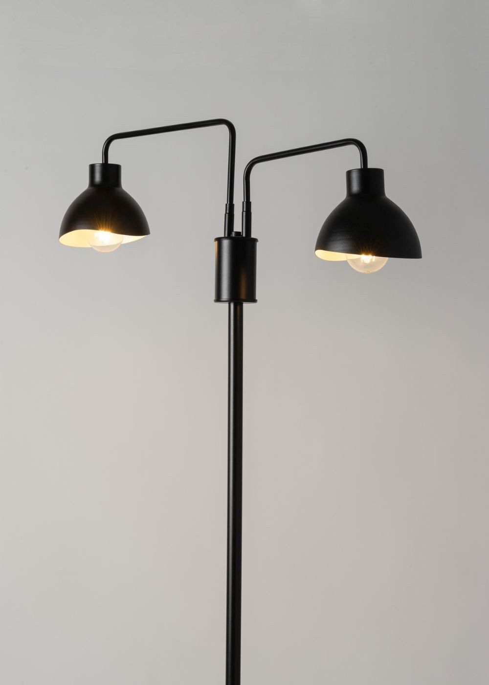 Lampadaire noir métal blanc grand 162 cm E27 Lire Lampadaire noir métal blanc grand 162 cm E27 Lire